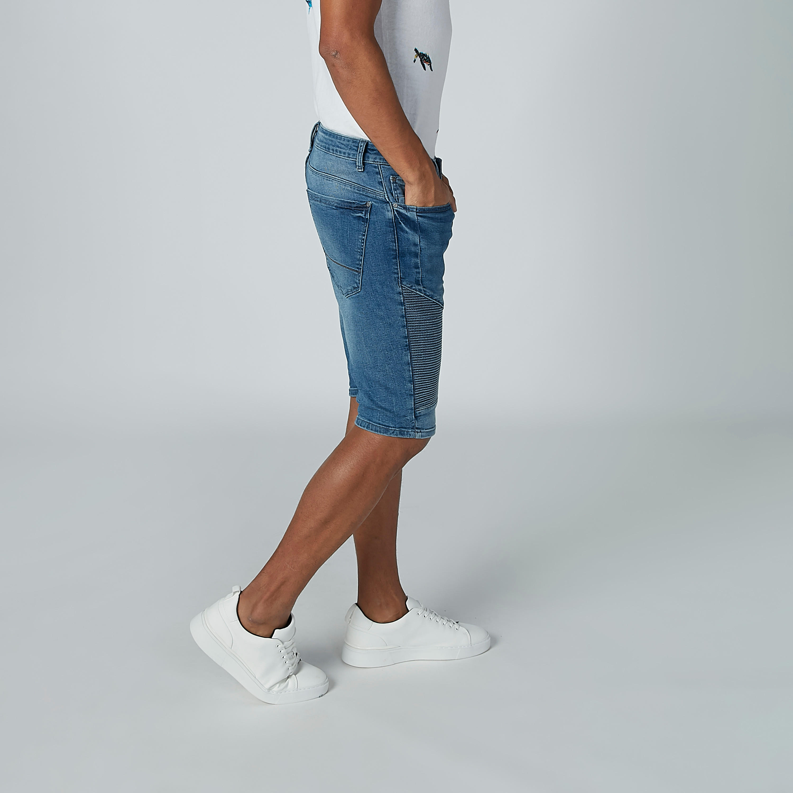 شورت دينم بجيوب-men-clothing-bottoms-shorts-image-3