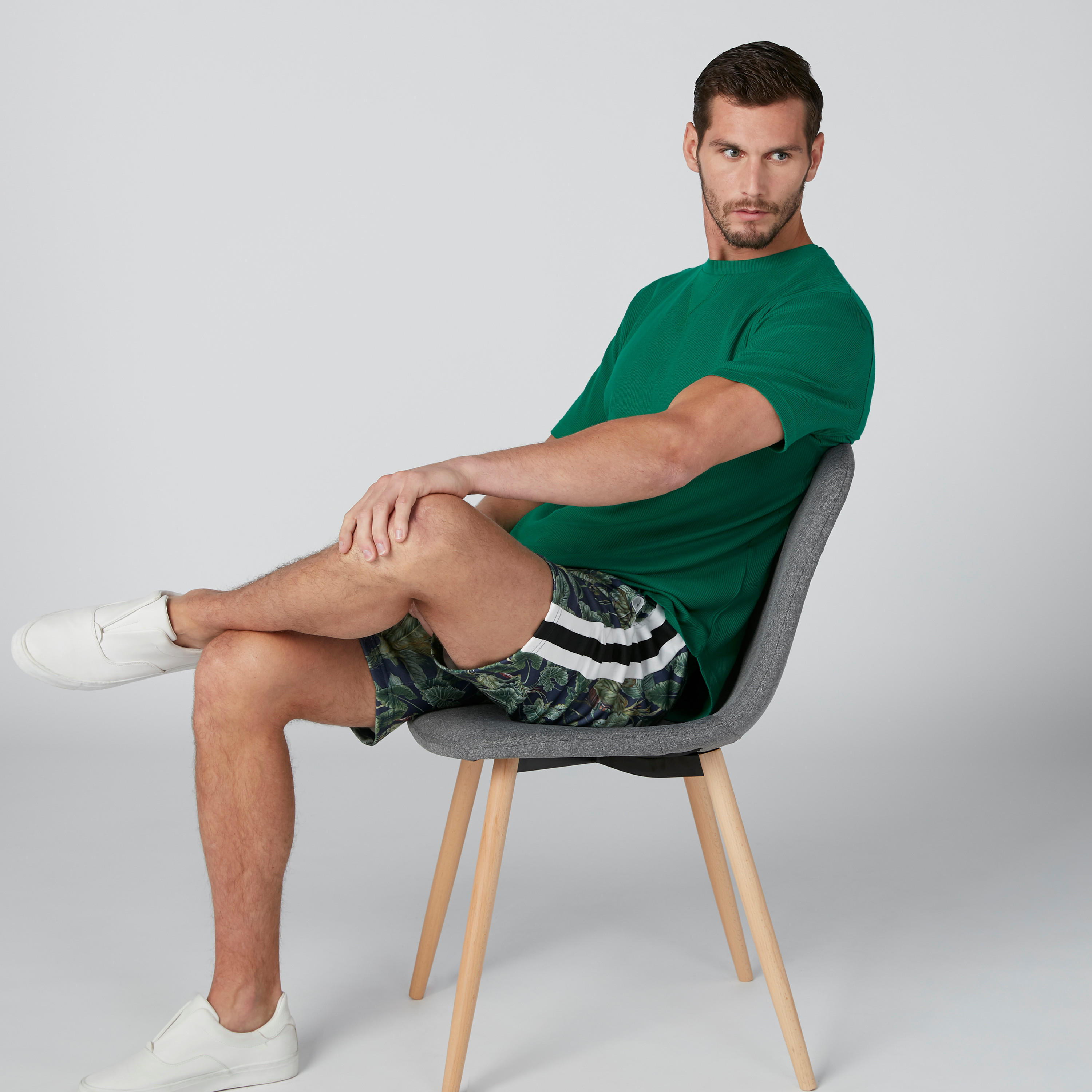 شورت بقصّة واسعة ورباط وجيوب وطبعات-men-clothing-bottoms-shorts-image-3