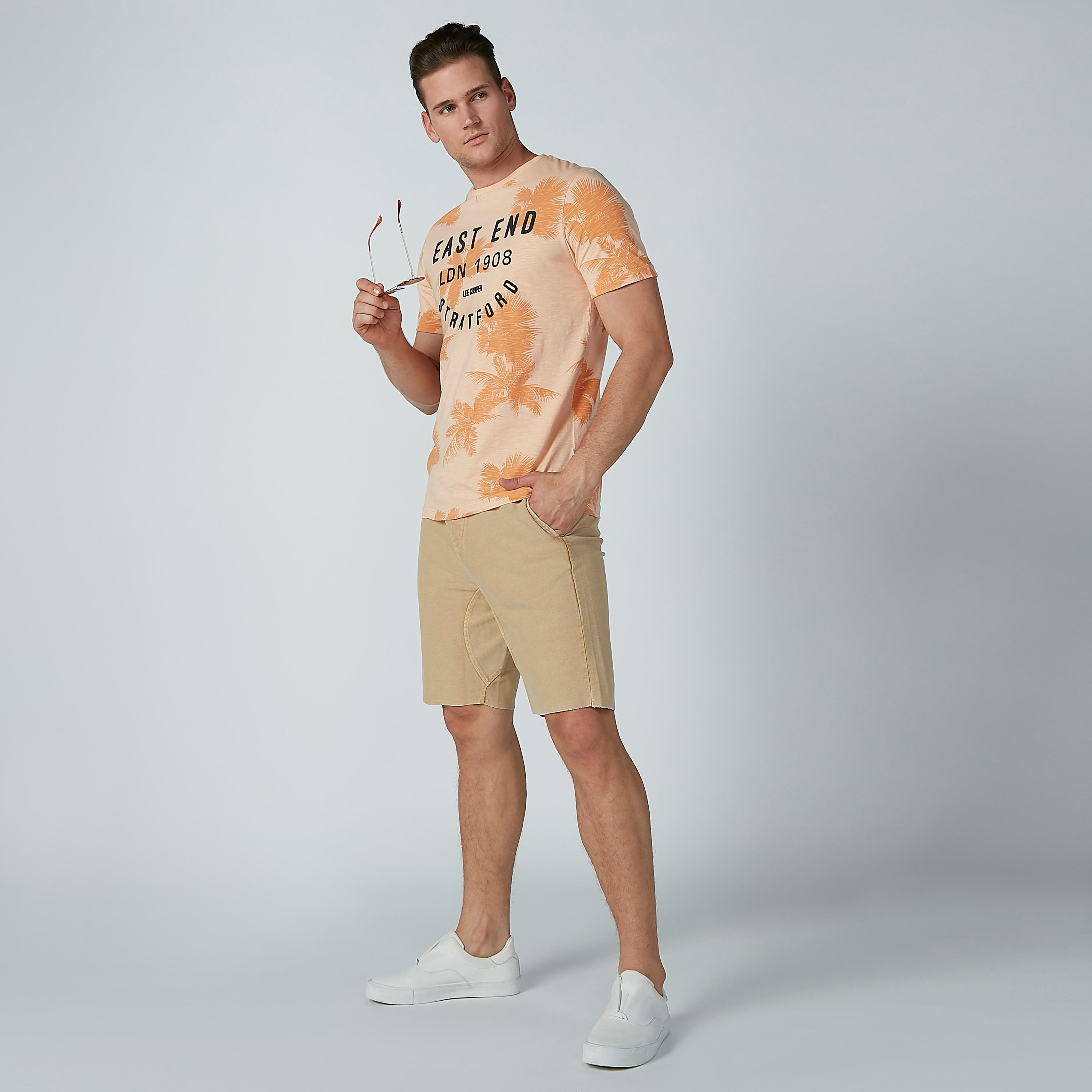 شورت سادة برباط وجيوب-men-clothing-bottoms-shorts-image-2