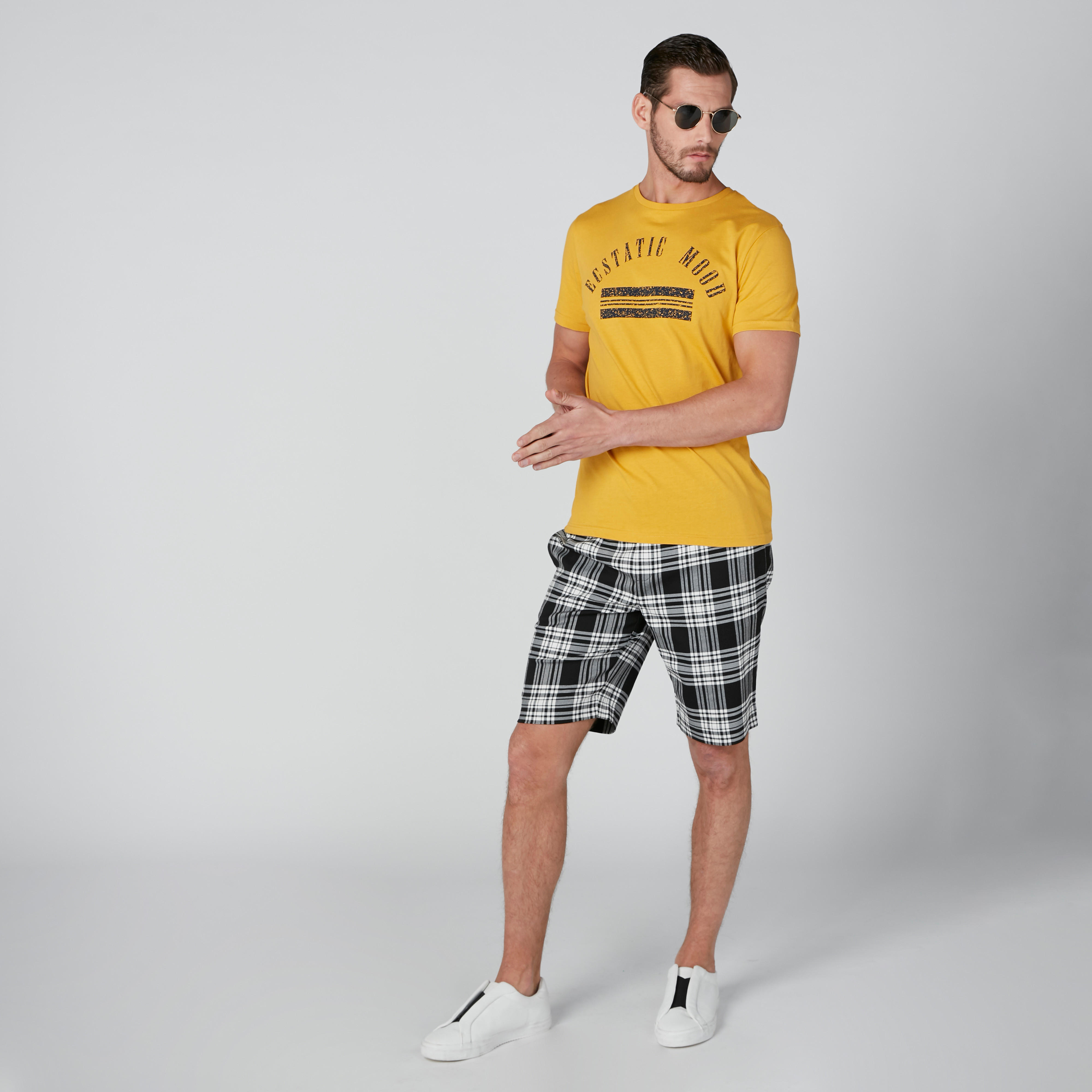 بنطال كاروهات برباط وجيوب-men-clothing-bottoms-shorts-image-3