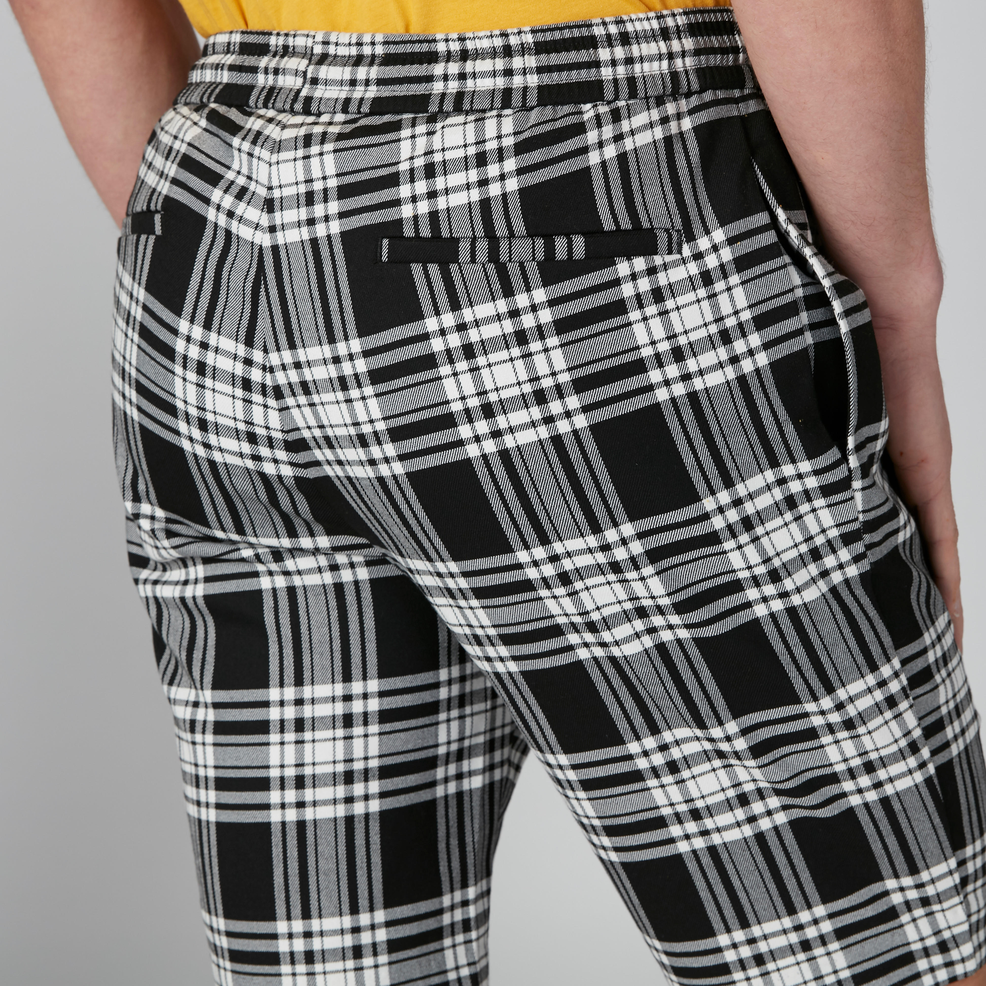 بنطال كاروهات برباط وجيوب-men-clothing-bottoms-shorts-image-5