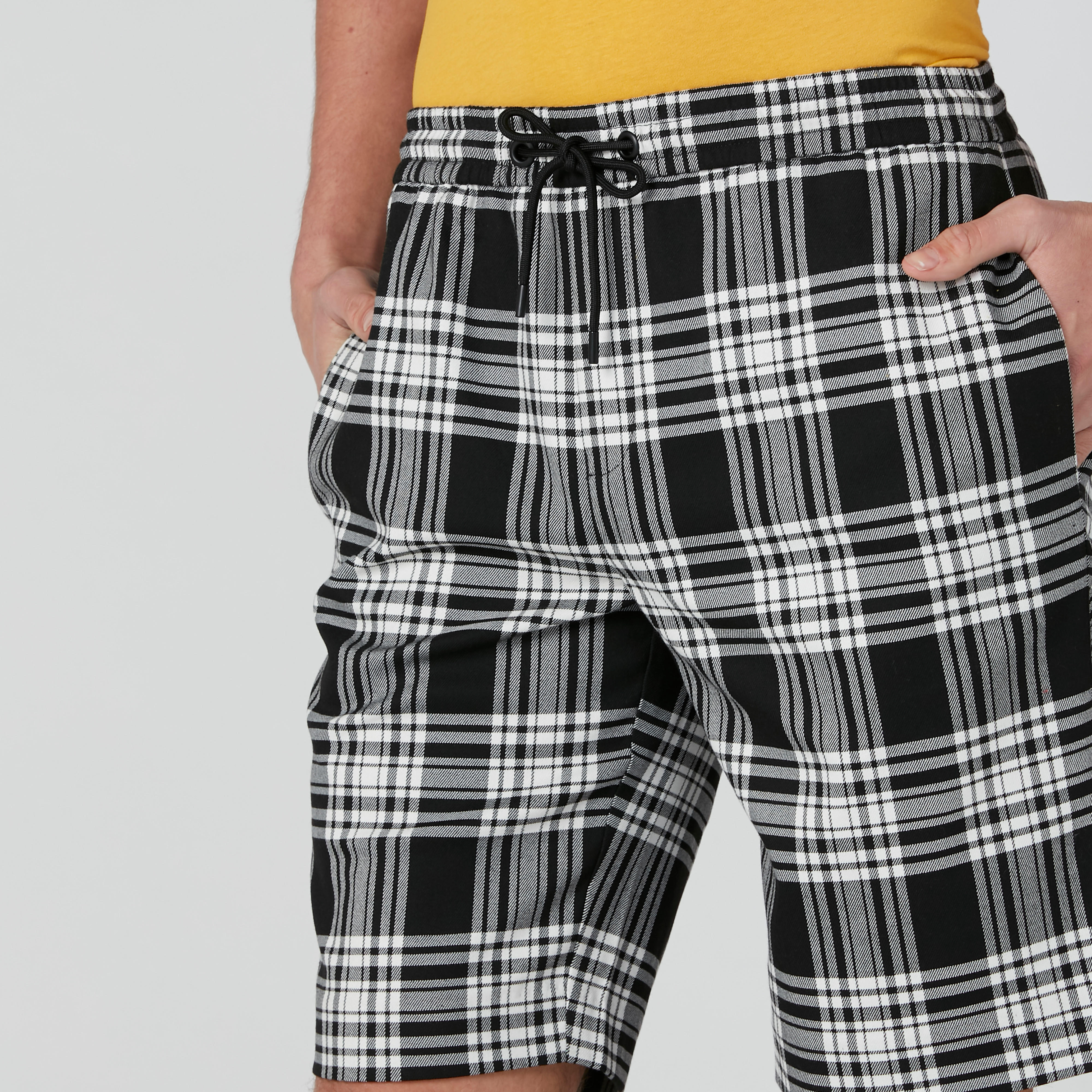 بنطال كاروهات برباط وجيوب-men-clothing-bottoms-shorts-image-6