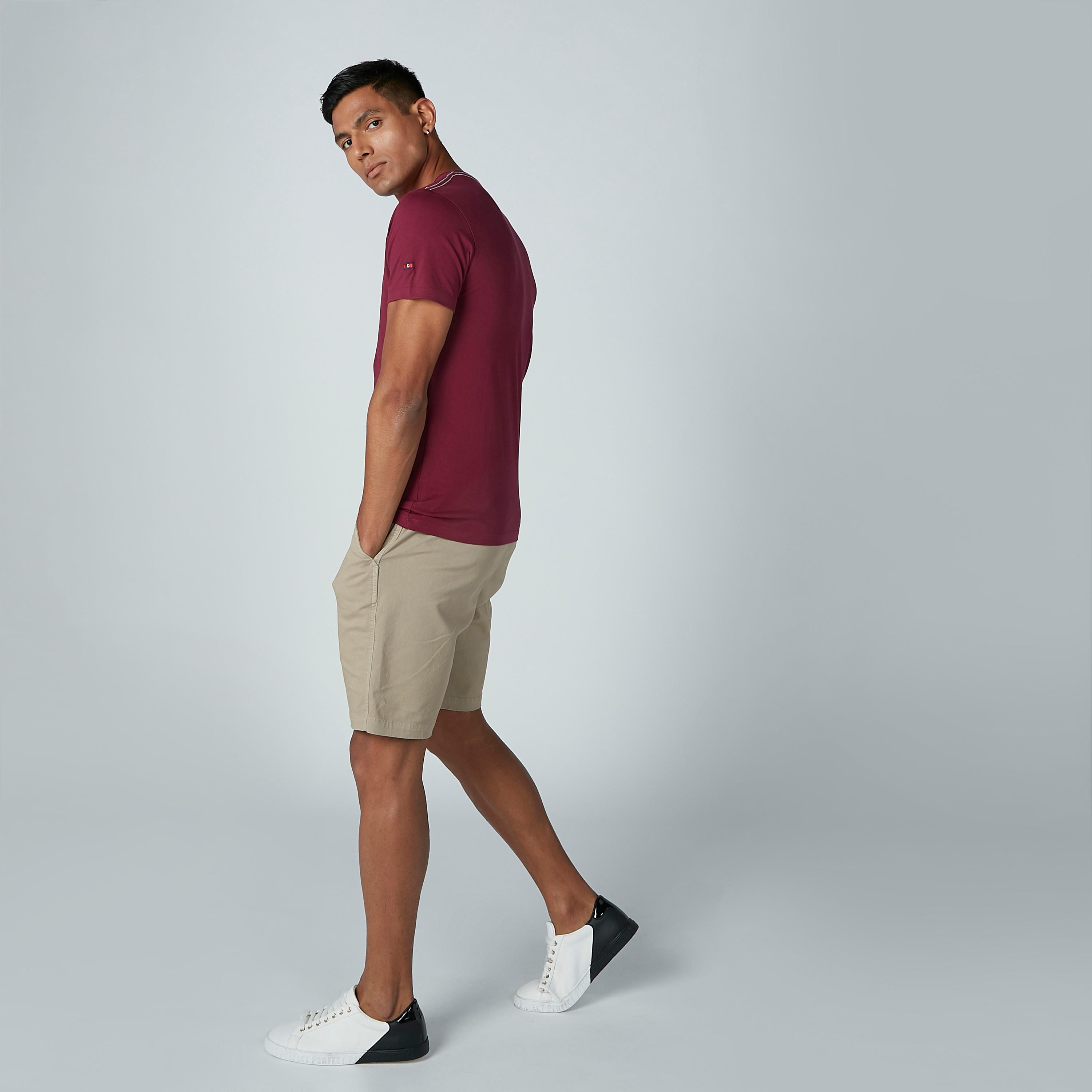 شورت سادة برباط وجيوب-men-clothing-bottoms-shorts-image-1