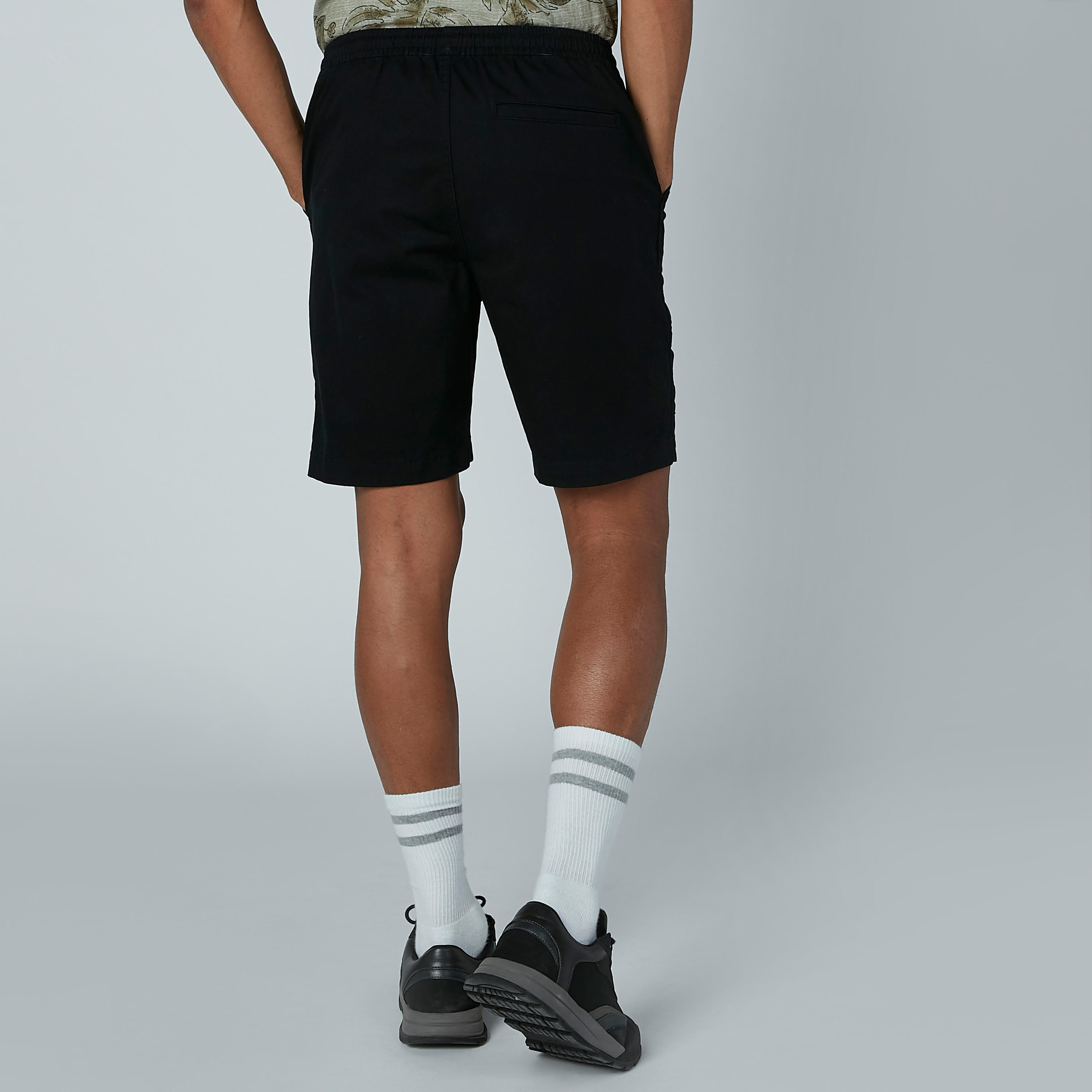 شورت سادة برباط وجيوب-men-clothing-bottoms-shorts-image-4