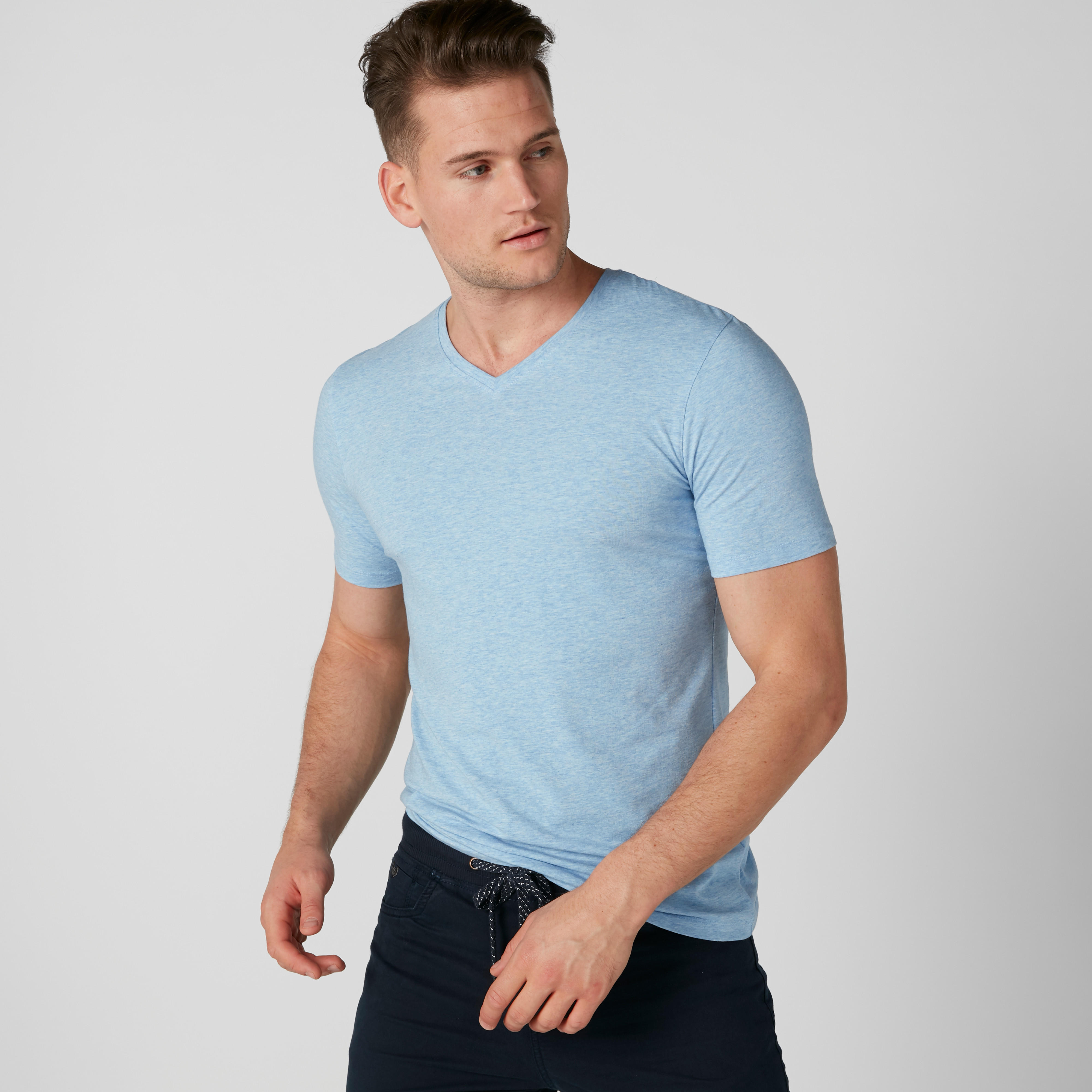 تيشيرت بياقة V وأكمام قصيرة-men-clothing-tshirtsandpolos-tshirts-image-3