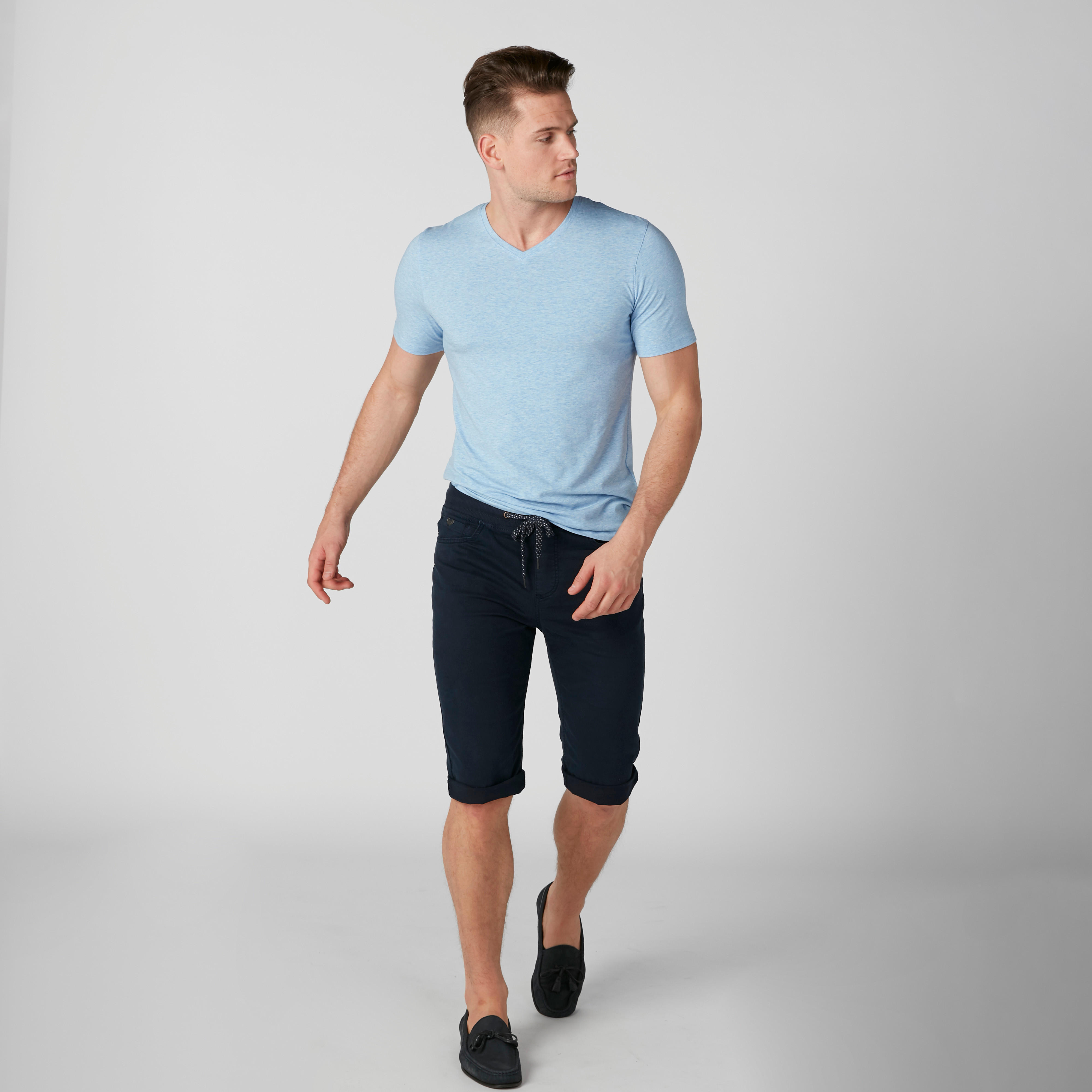 تيشيرت بياقة V وأكمام قصيرة-men-clothing-tshirtsandpolos-tshirts-image-1