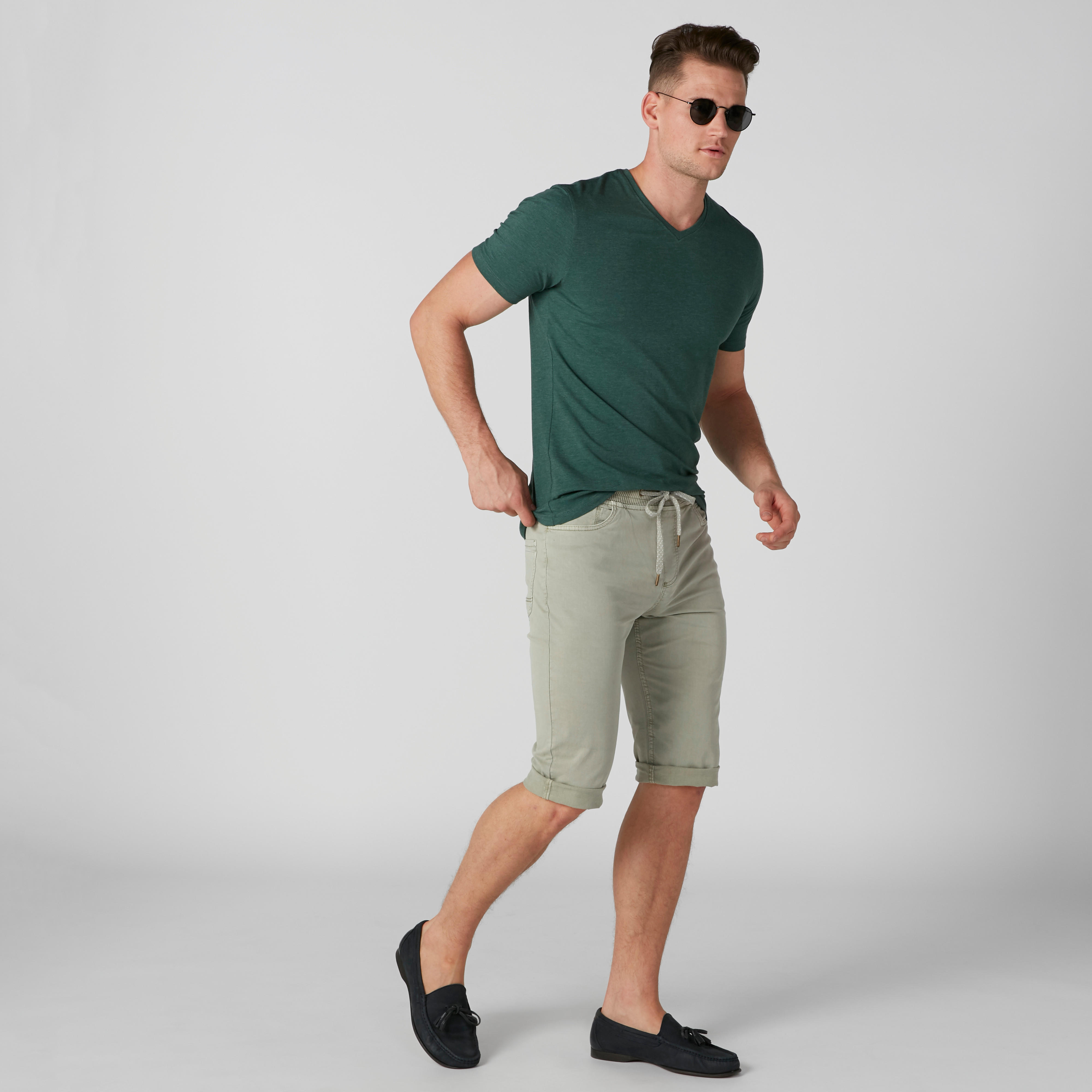 تيشيرت بياقة V وأكمام قصيرة-men-clothing-tshirtsandpolos-tshirts-image-3