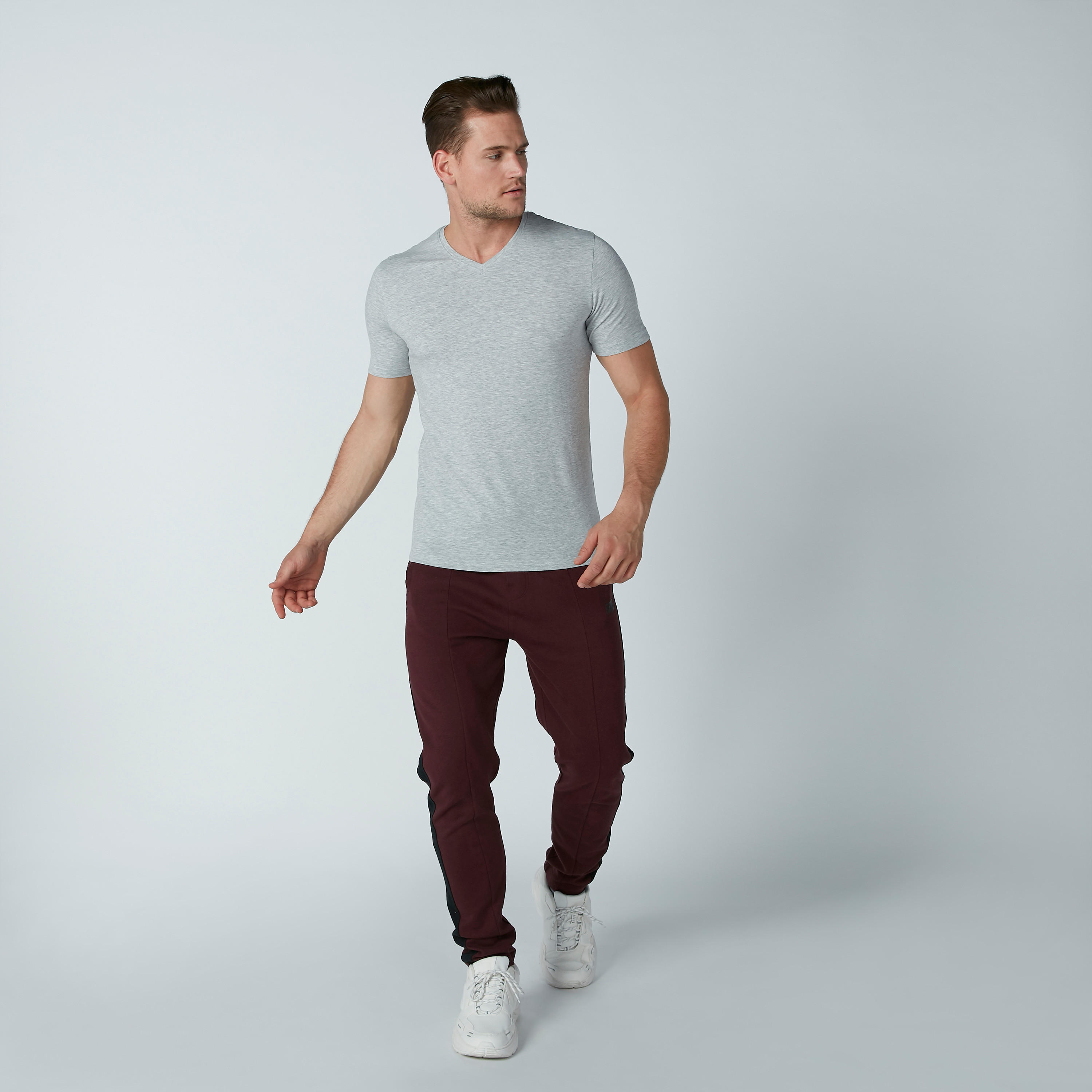 تيشيرت بياقة V وأكمام قصيرة-men-clothing-tshirtsandpolos-tshirts-image-1