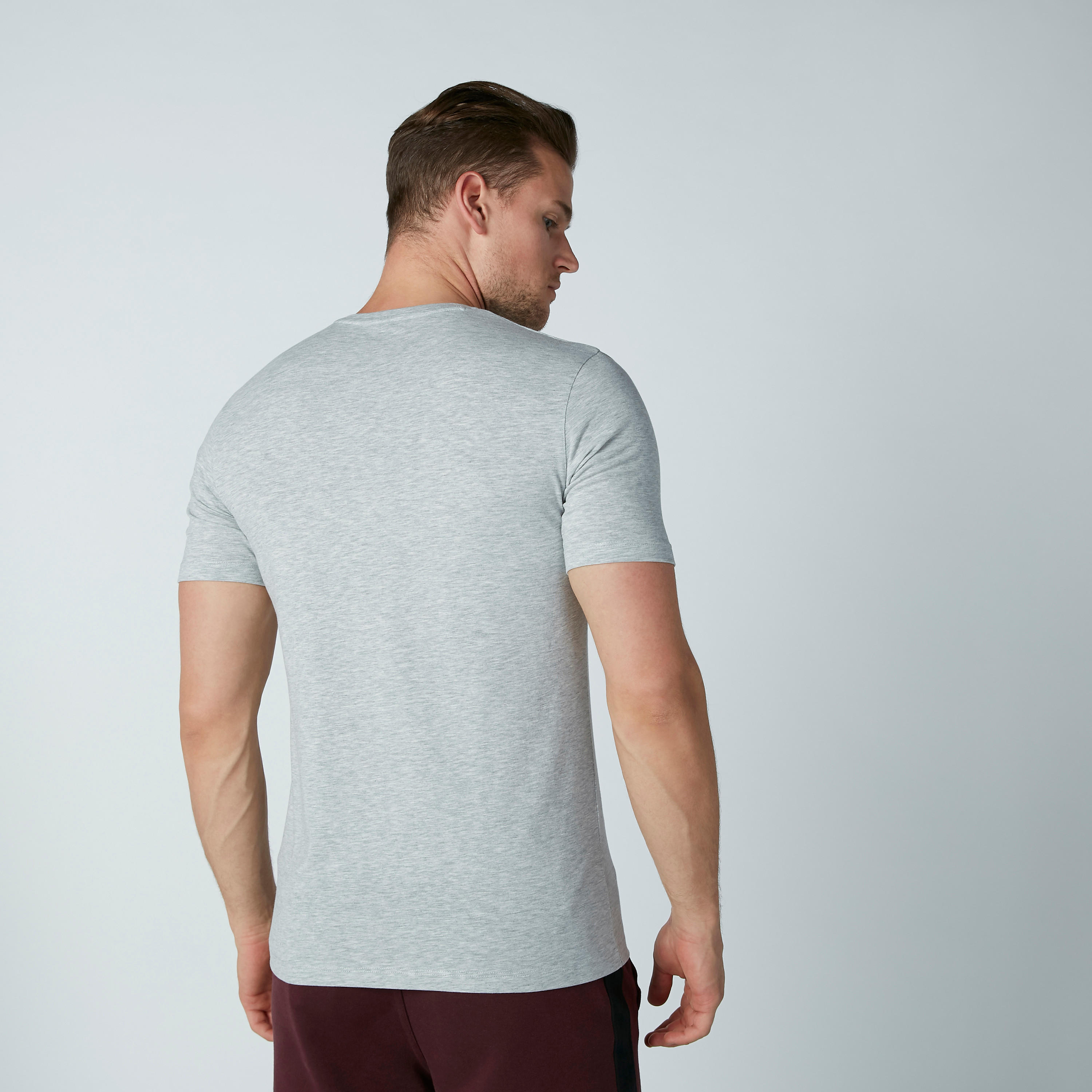 تيشيرت بياقة V وأكمام قصيرة-men-clothing-tshirtsandpolos-tshirts-image-3