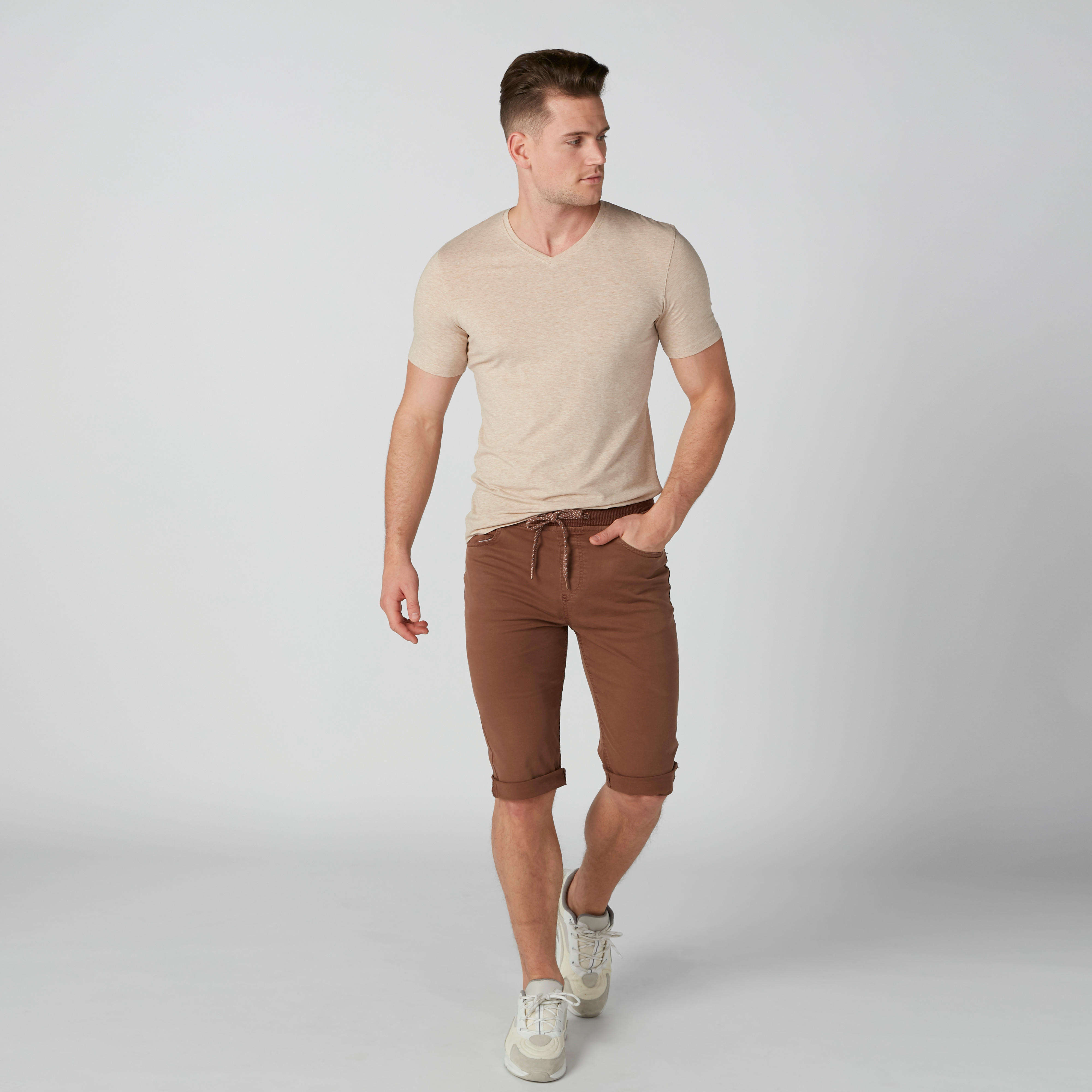 تيشيرت بياقة V وأكمام قصيرة-men-clothing-tshirtsandpolos-tshirts-image-1