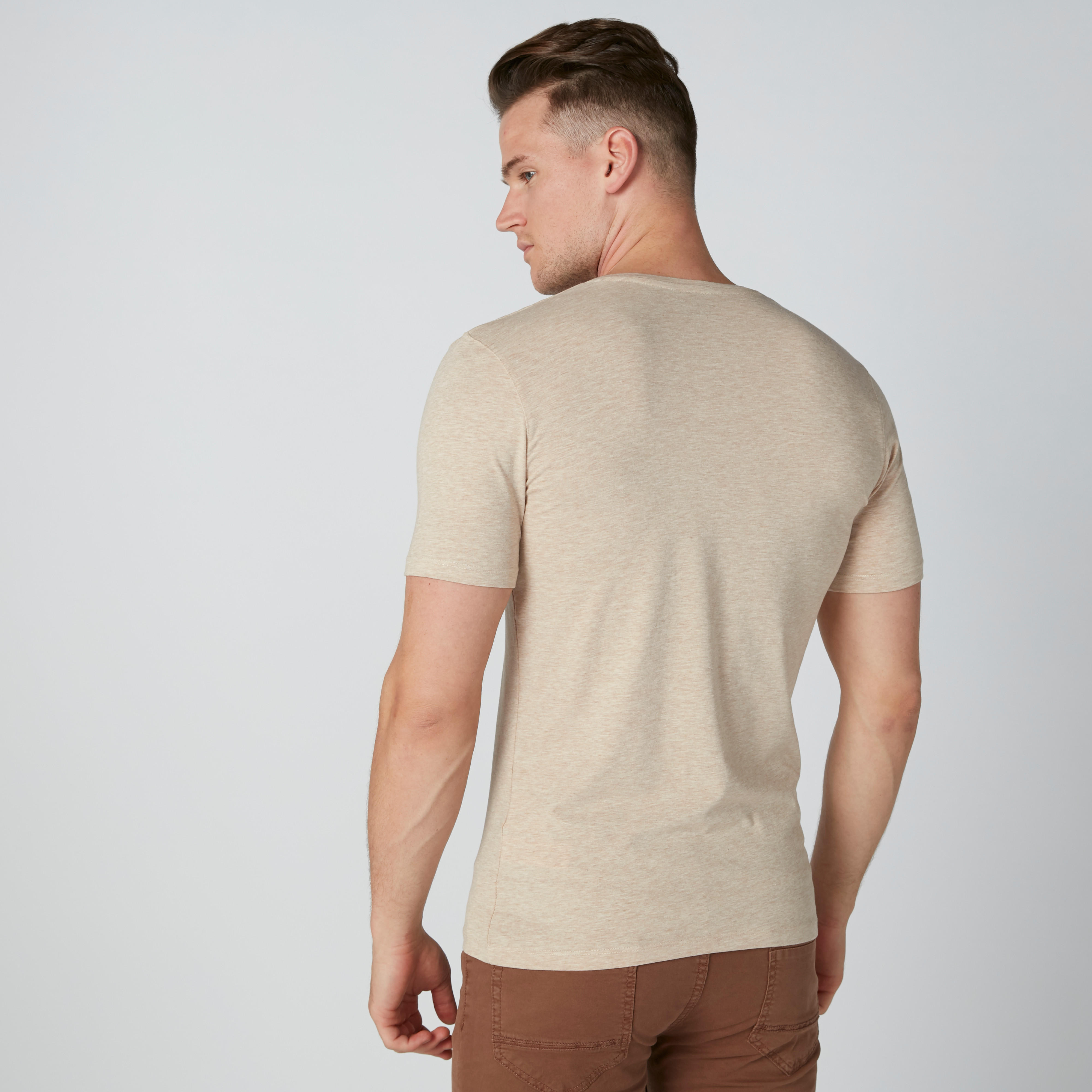 تيشيرت بياقة V وأكمام قصيرة-men-clothing-tshirtsandpolos-tshirts-image-2