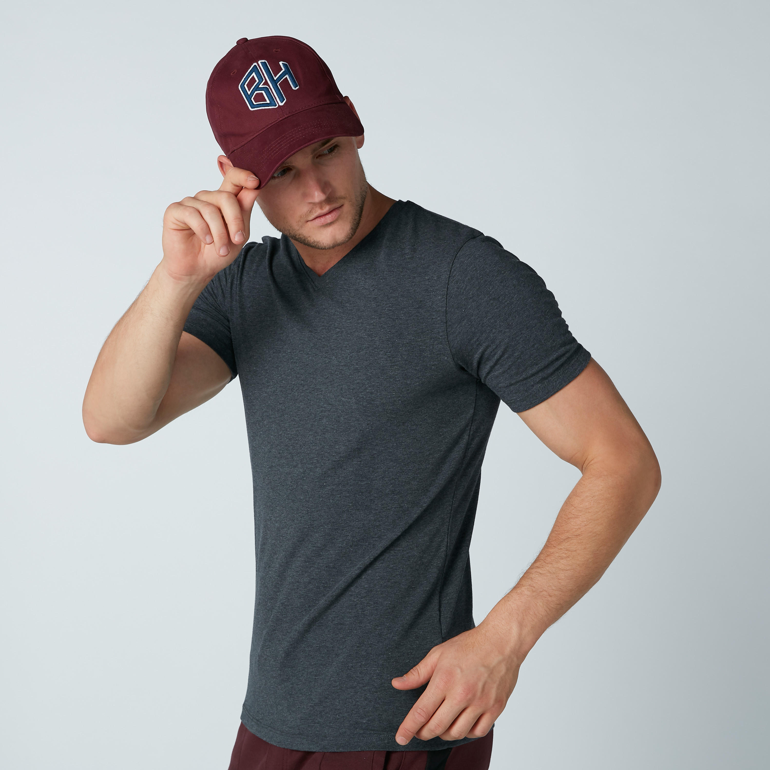 تيشيرت بياقة V وأكمام قصيرة-men-clothing-tshirtsandpolos-tshirts-image-1