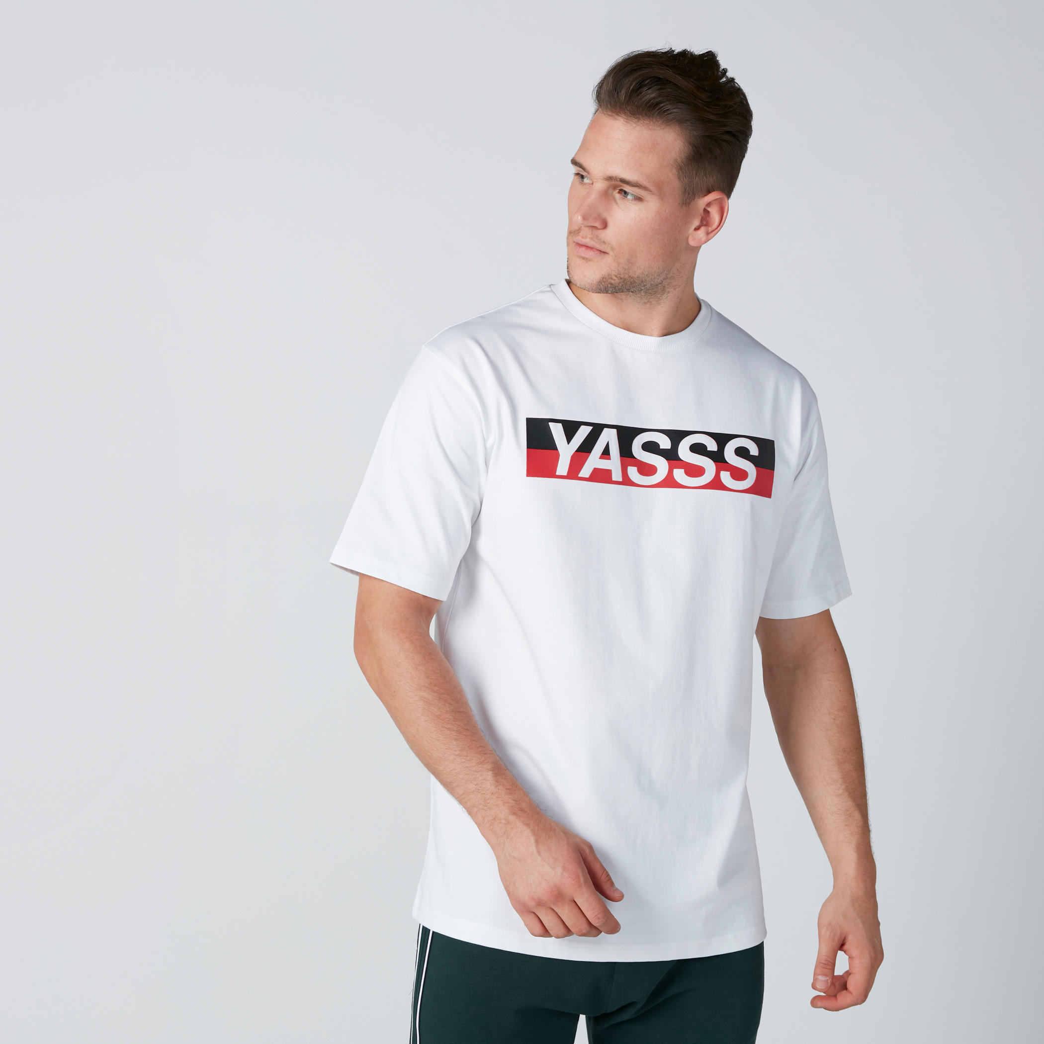 تيشيرت بقصّة عادية وأكمام قصيرة وطبعات-men-clothing-tshirtsandpolos-tshirts-image-1