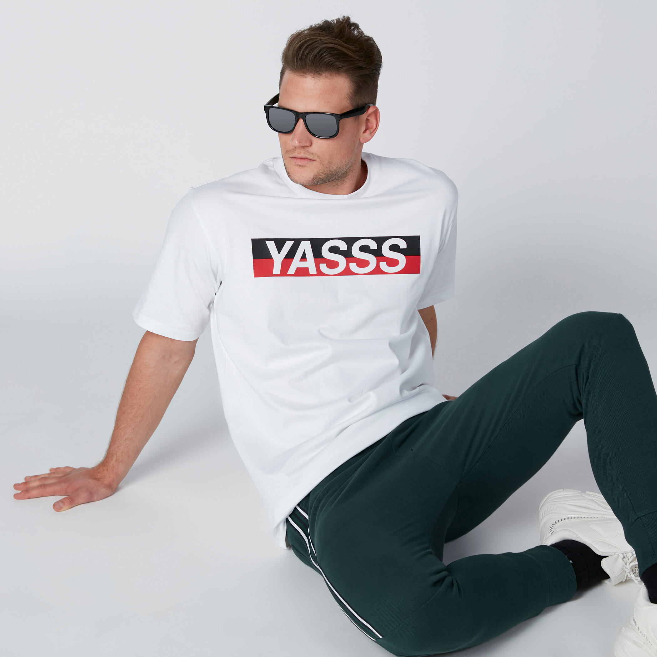 تيشيرت بقصّة عادية وأكمام قصيرة وطبعات-men-clothing-tshirtsandpolos-tshirts-image-3