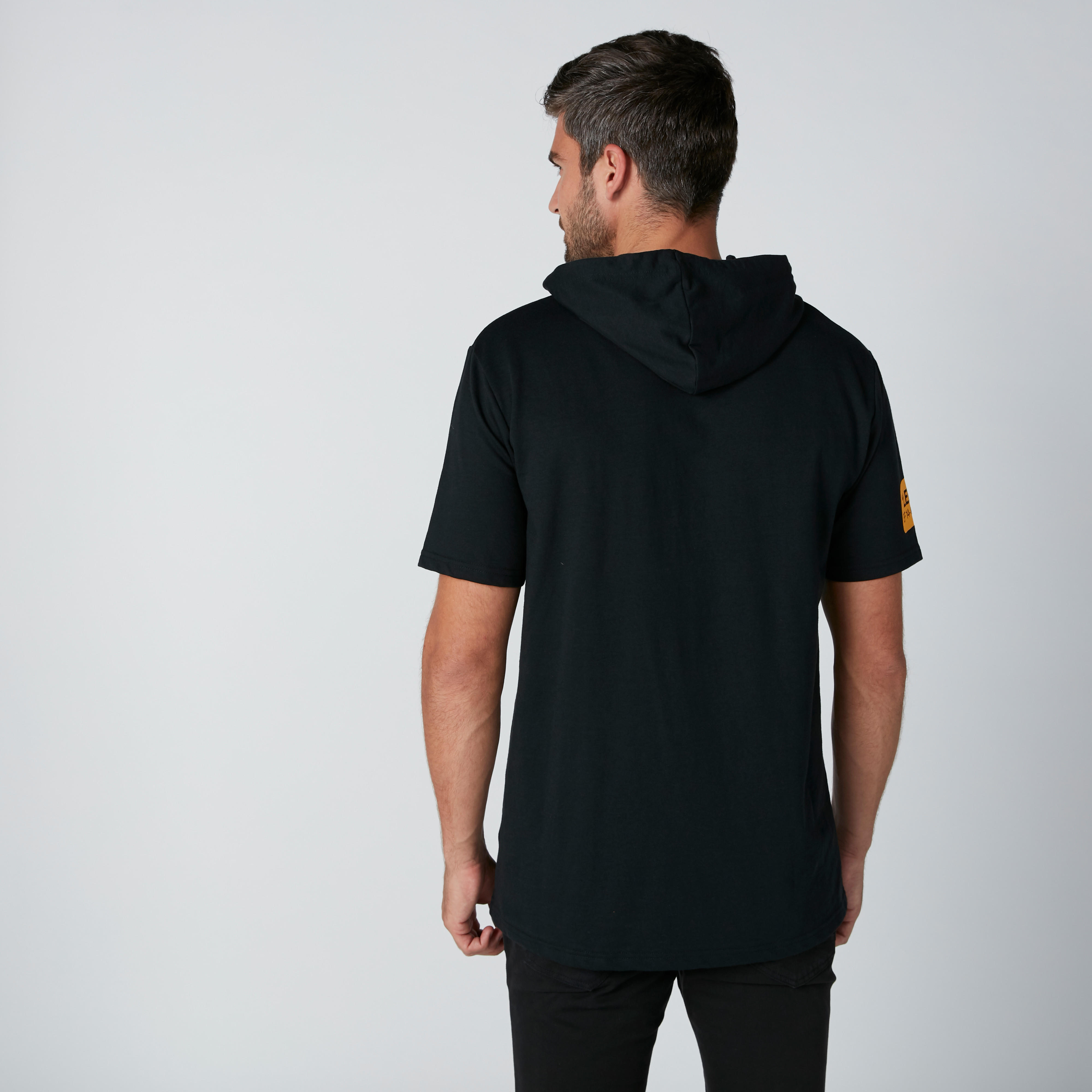 تيشيرت بقبّعة وأكمام قصيرة وطبعات-men-clothing-tshirtsandpolos-tshirts-image-2