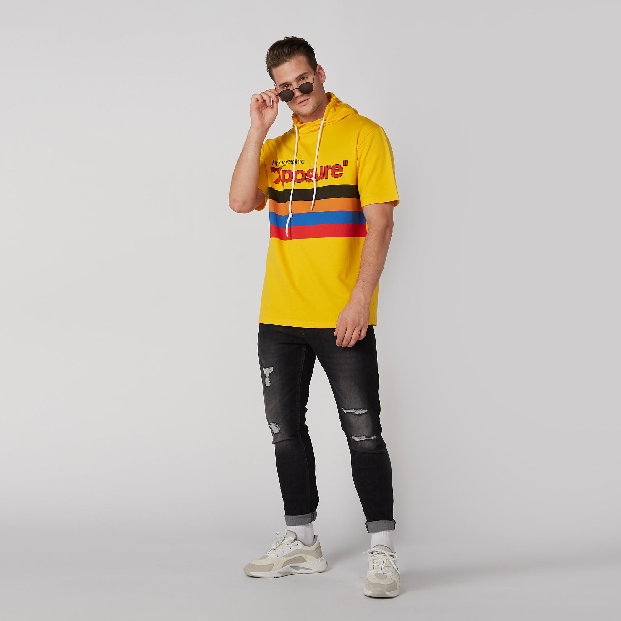 تيشيرت واسع بأكمام قصيرة وقبّعة وطبعات-men-clothing-tshirtsandpolos-tshirts-image-3