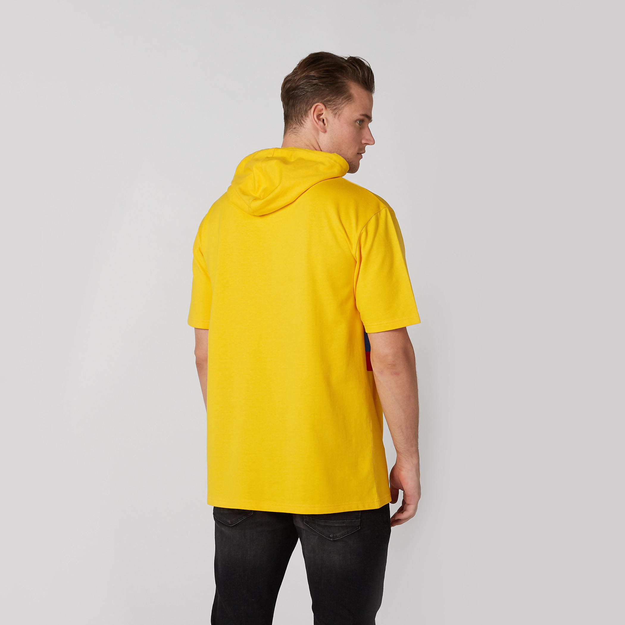 تيشيرت واسع بأكمام قصيرة وقبّعة وطبعات-men-clothing-tshirtsandpolos-tshirts-image-4