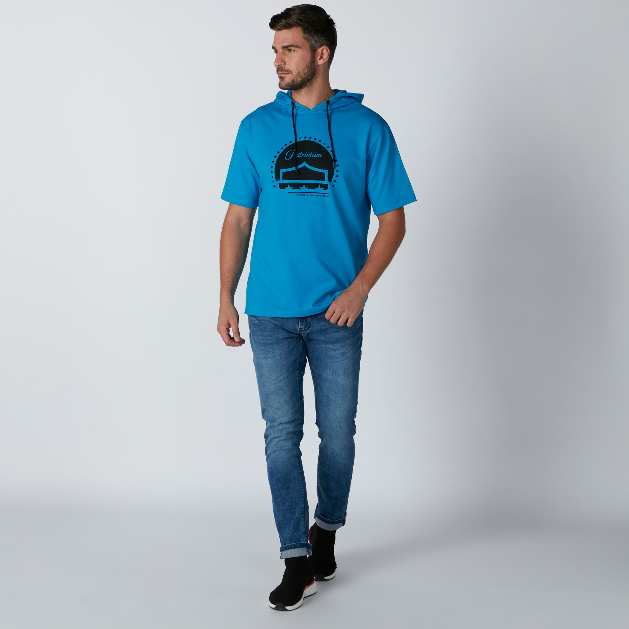 تيشيرت بقبّعة وأكمام قصيرة وطبعات-men-clothing-tshirtsandpolos-tshirts-image-2