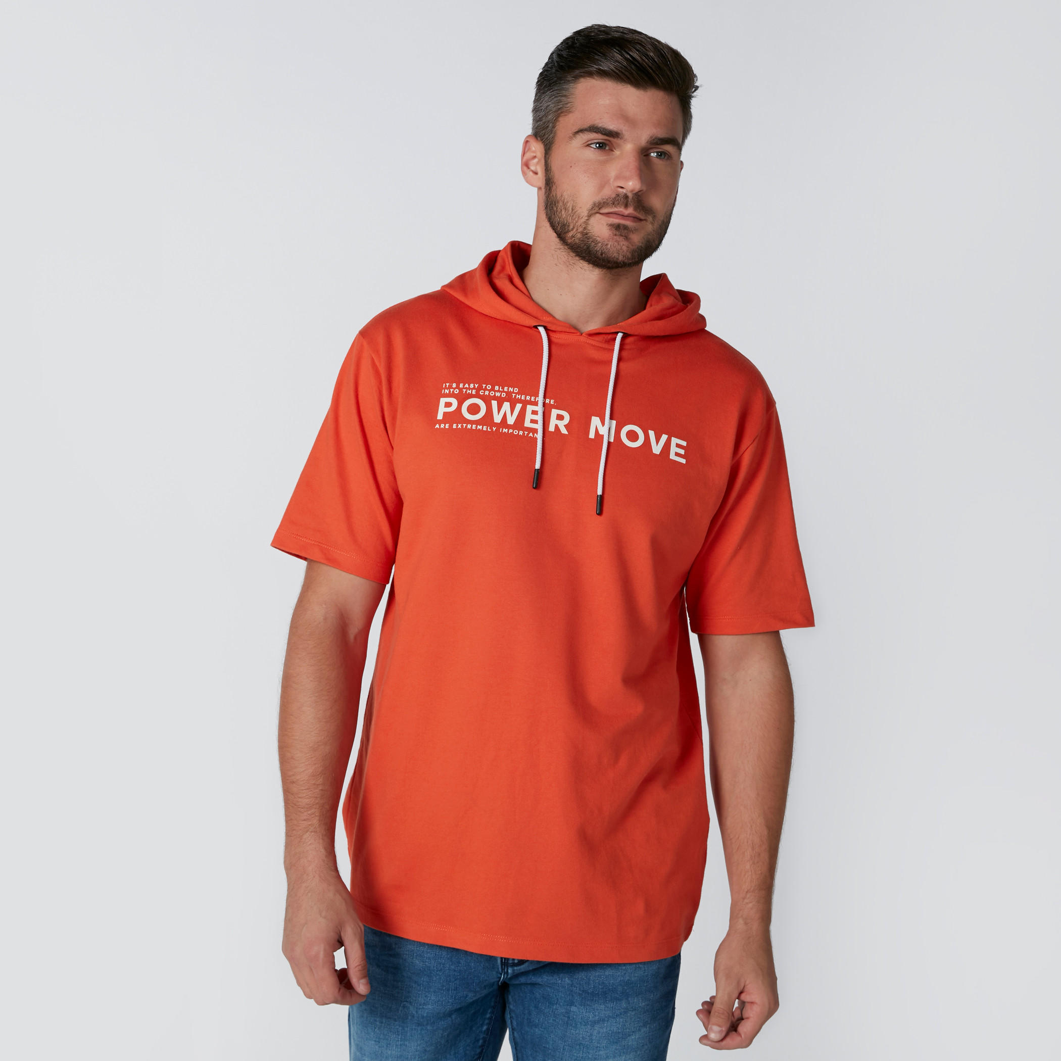 تيشيرت بأكمام قصيرة وقبعة وطبعات-men-clothing-tshirtsandpolos-tshirts-image-1