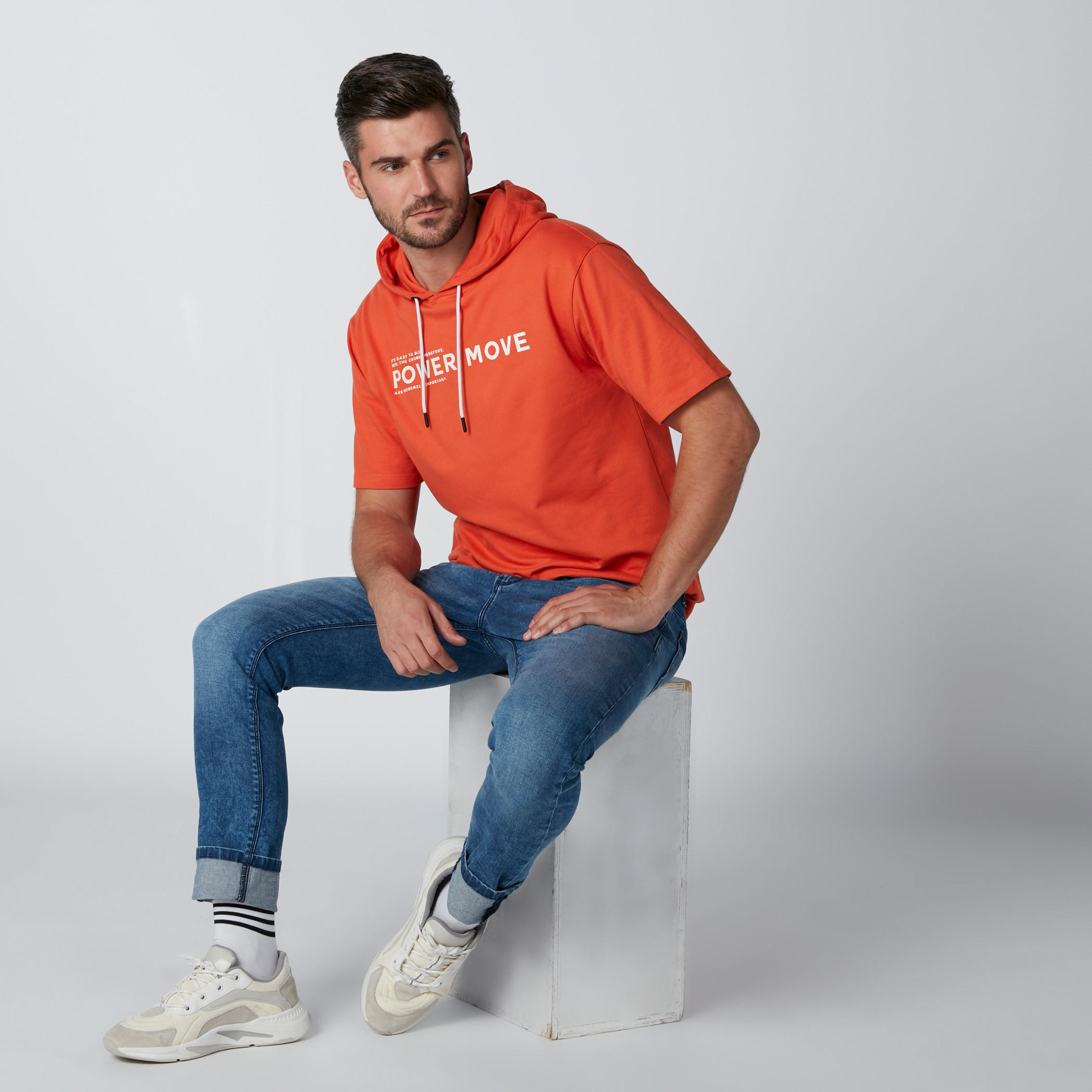 تيشيرت بأكمام قصيرة وقبعة وطبعات-men-clothing-tshirtsandpolos-tshirts-image-2