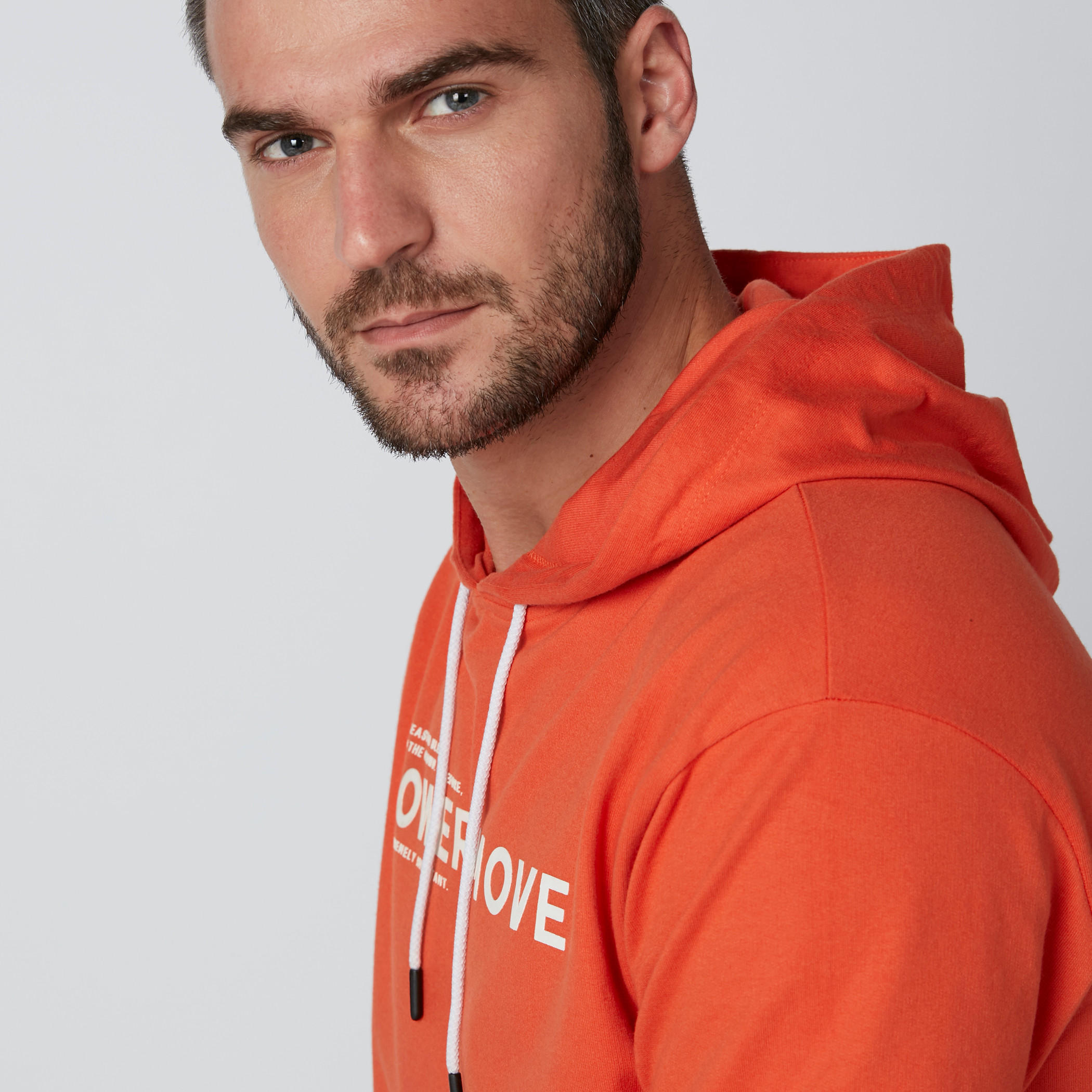 تيشيرت بأكمام قصيرة وقبعة وطبعات-men-clothing-tshirtsandpolos-tshirts-image-4