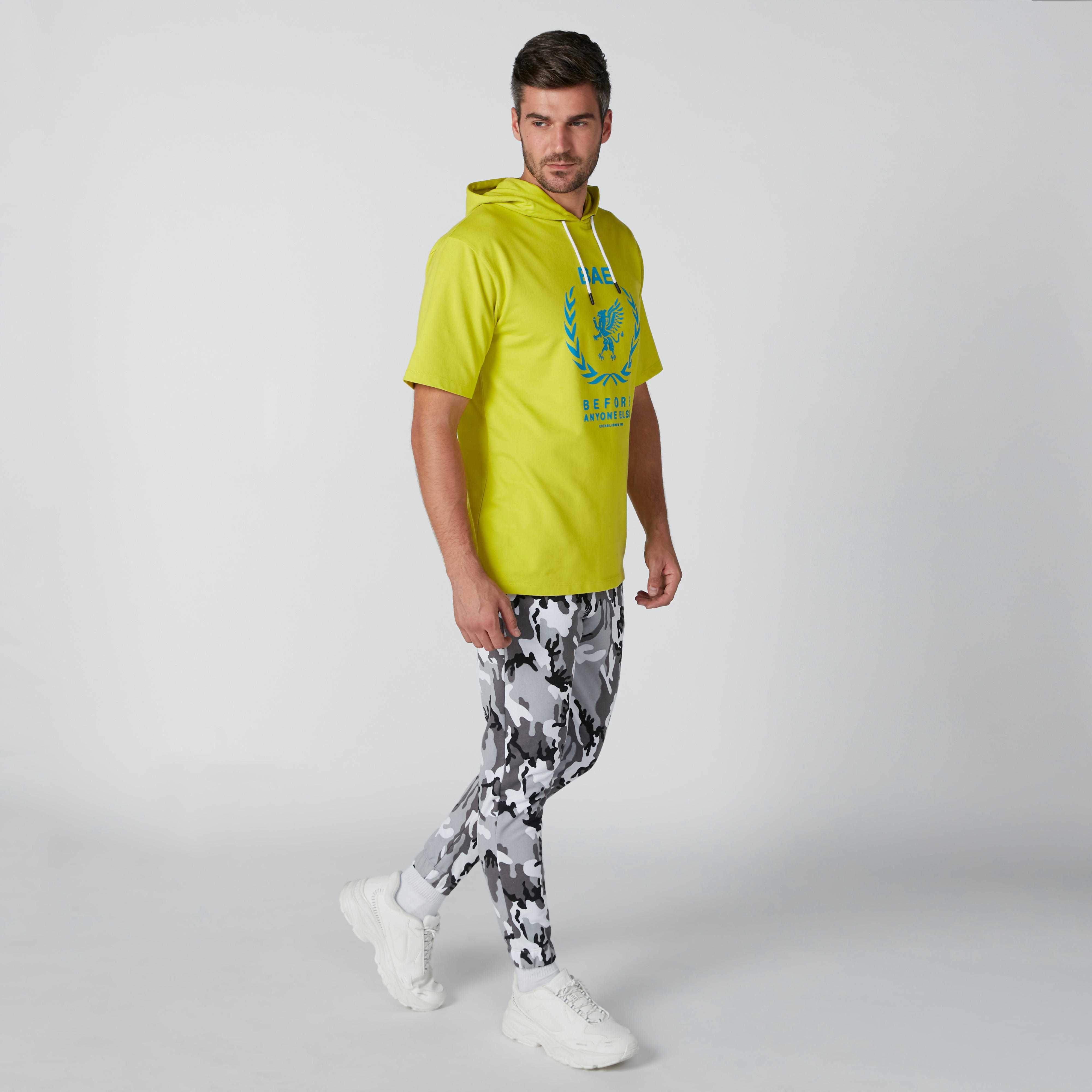 تيشيرت بقبّعة وأكمام قصيرة وطبعات-men-clothing-tshirtsandpolos-tshirts-image-4
