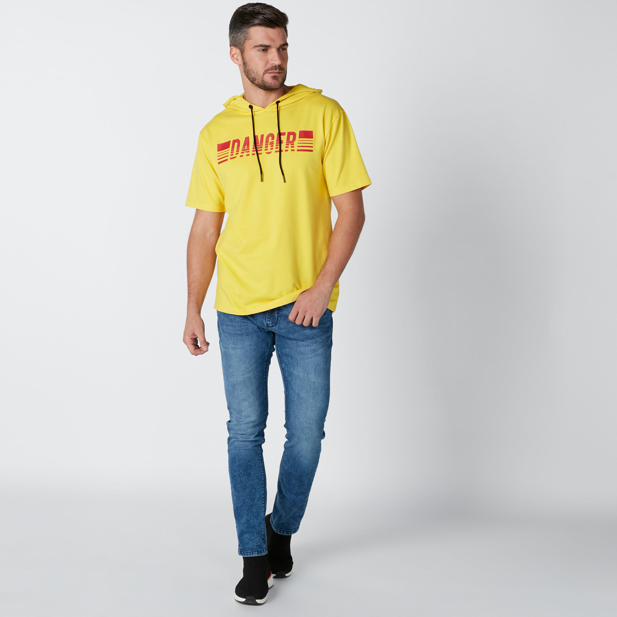 تيشيرت بقبّعة وأكمام قصيرة وطبعات-men-clothing-tshirtsandpolos-tshirts-image-2