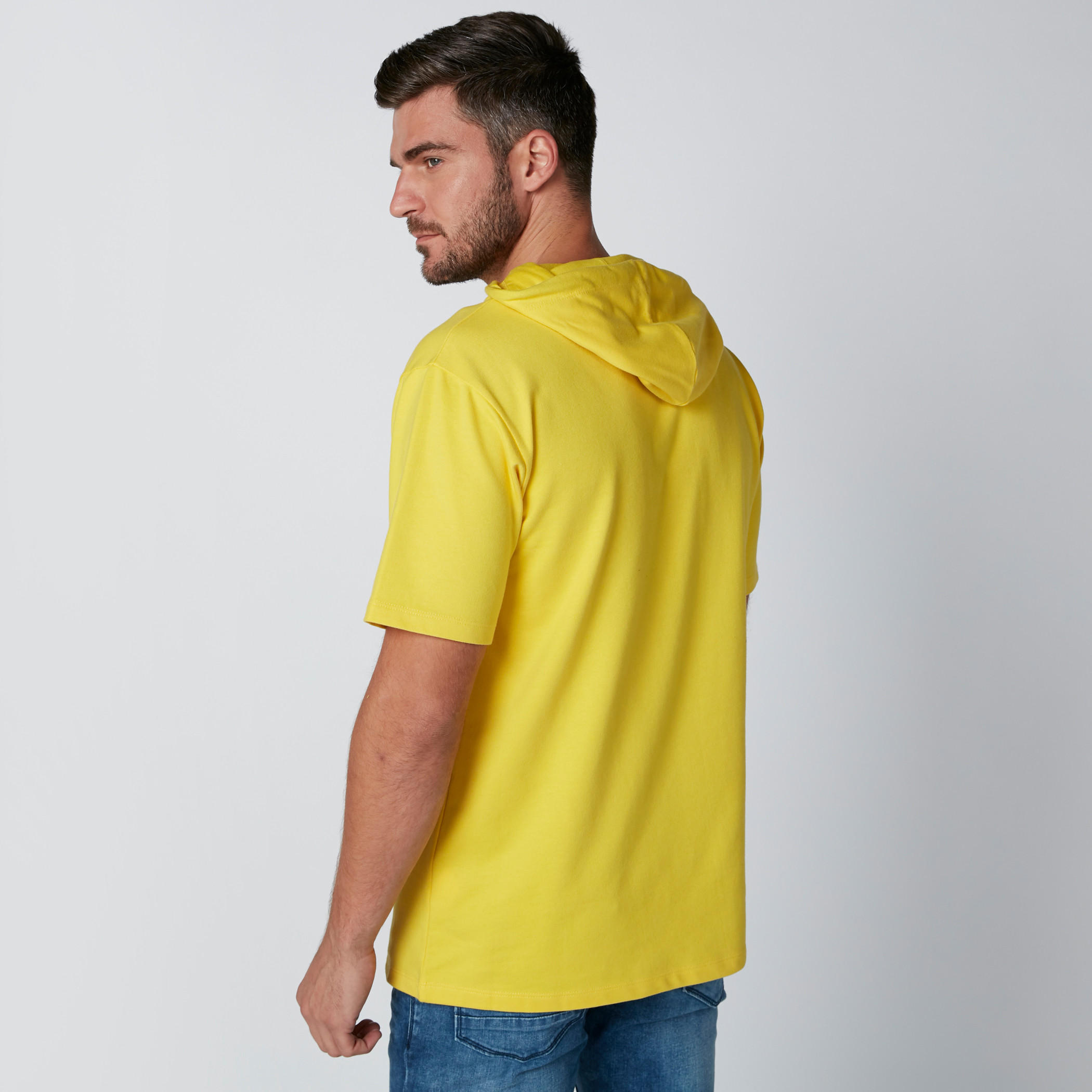 تيشيرت بقبّعة وأكمام قصيرة وطبعات-men-clothing-tshirtsandpolos-tshirts-image-3