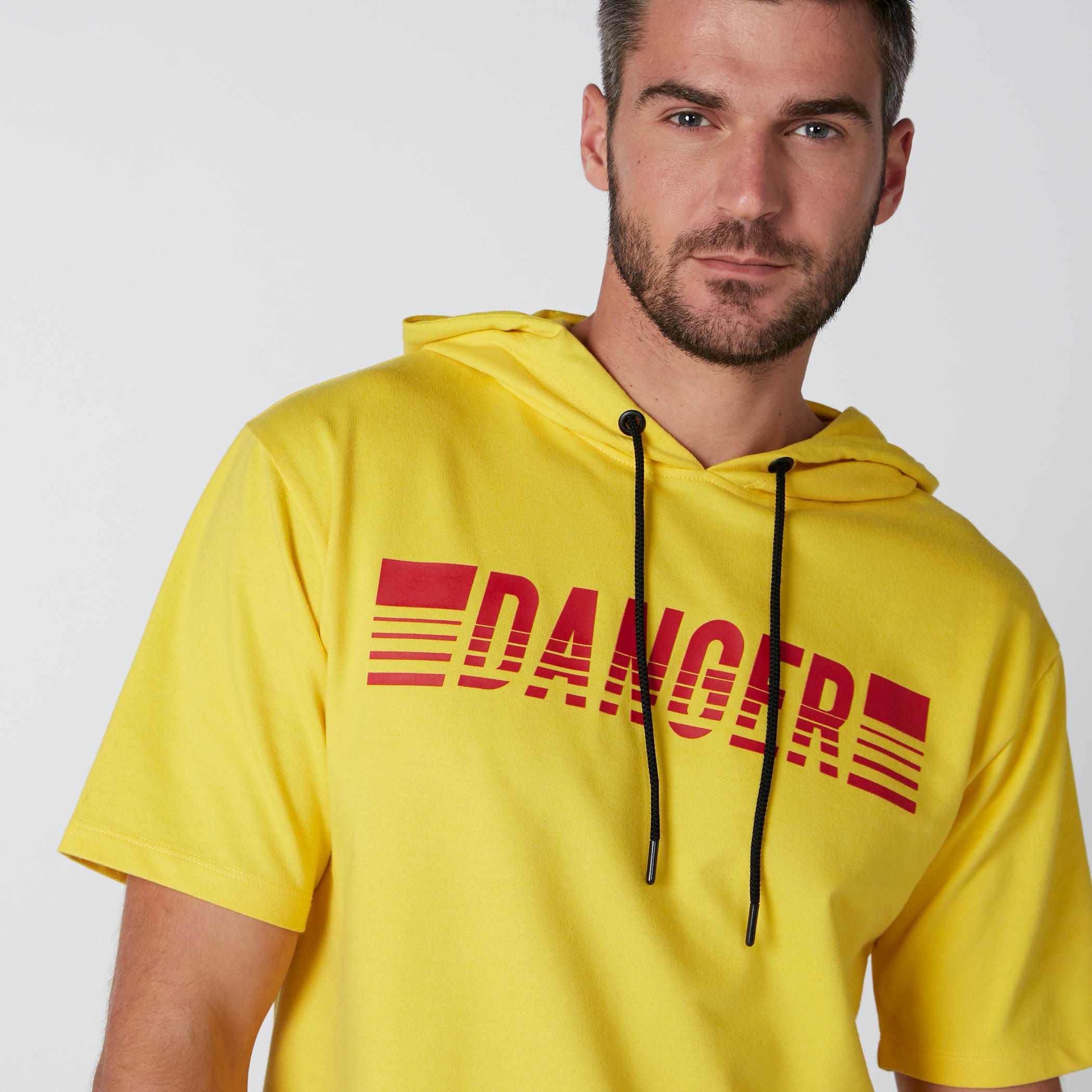 تيشيرت بقبّعة وأكمام قصيرة وطبعات-men-clothing-tshirtsandpolos-tshirts-image-4