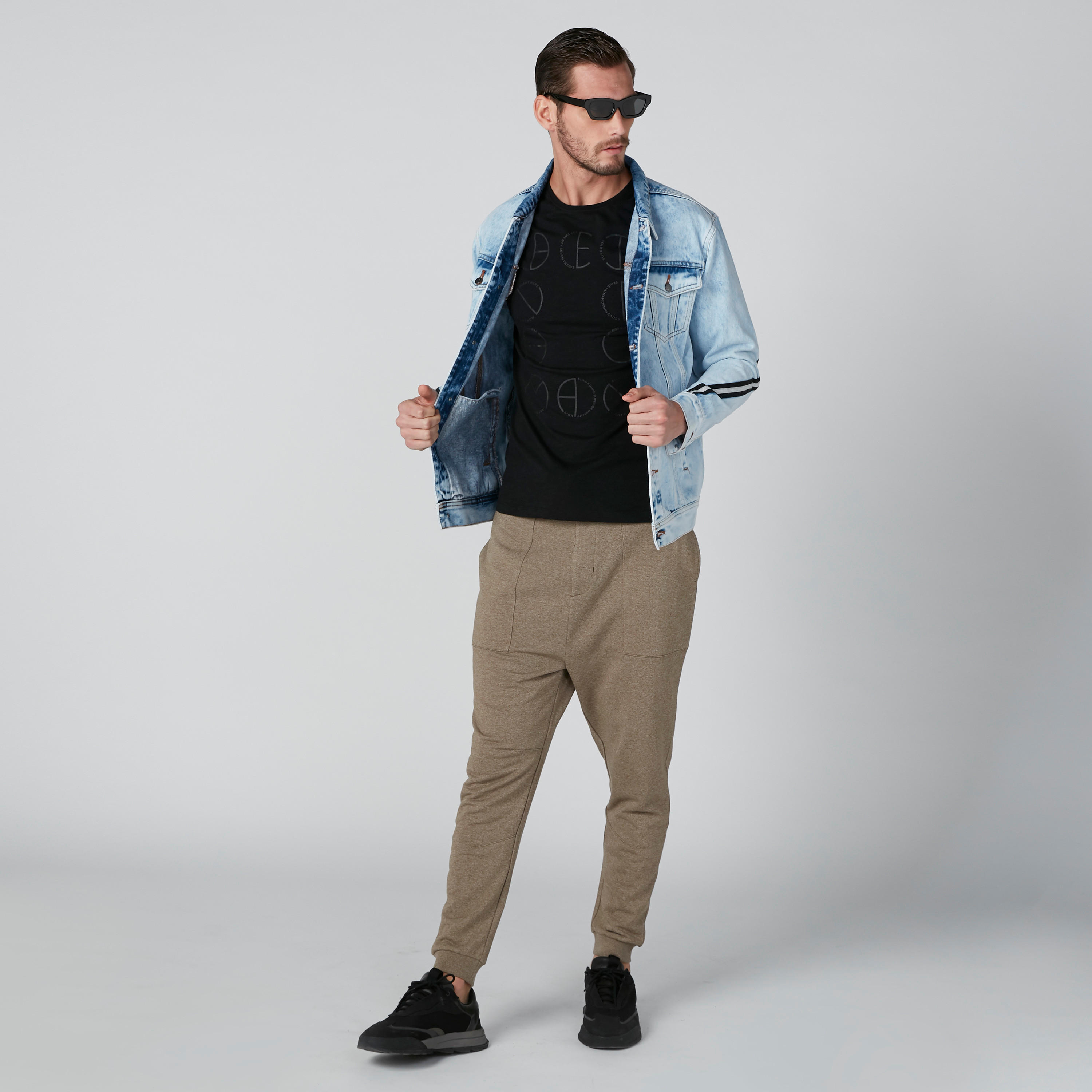 بنطال رياضي طويل برباط وجيوب-men-clothing-bottoms-joggers-image-1