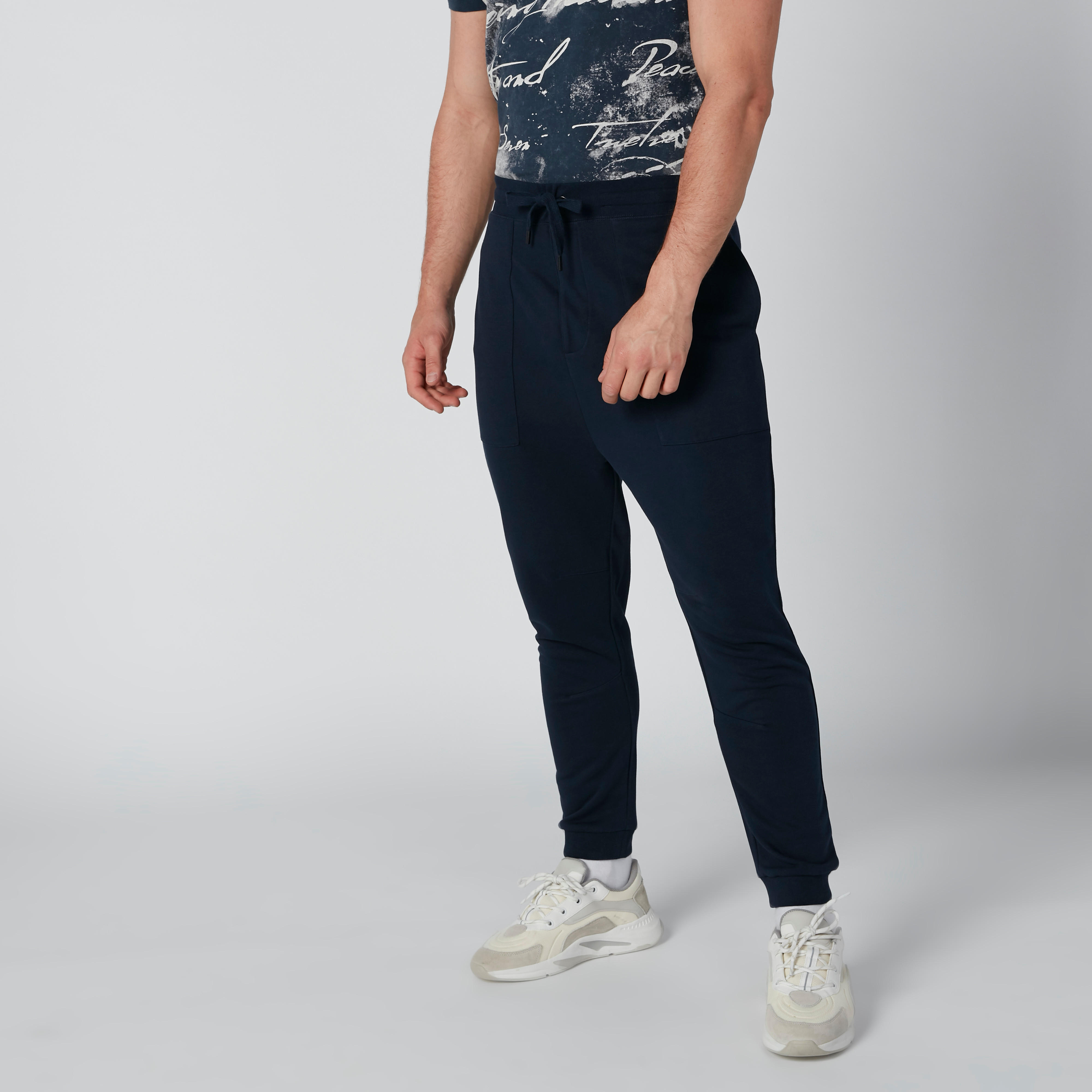 بنطلون رياضي مستدام برباط وجيوب -men-clothing-bottoms-joggers-image-4
