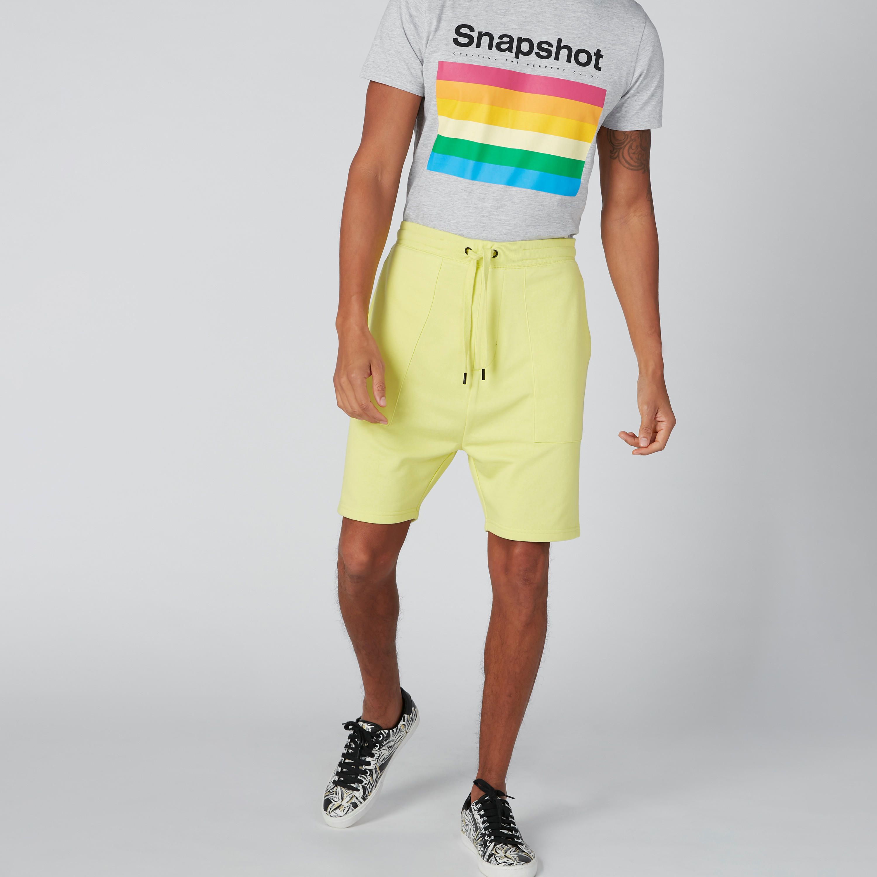 شورت مستدام واسع برباط وجيوب-men-clothing-bottoms-shorts-image-1