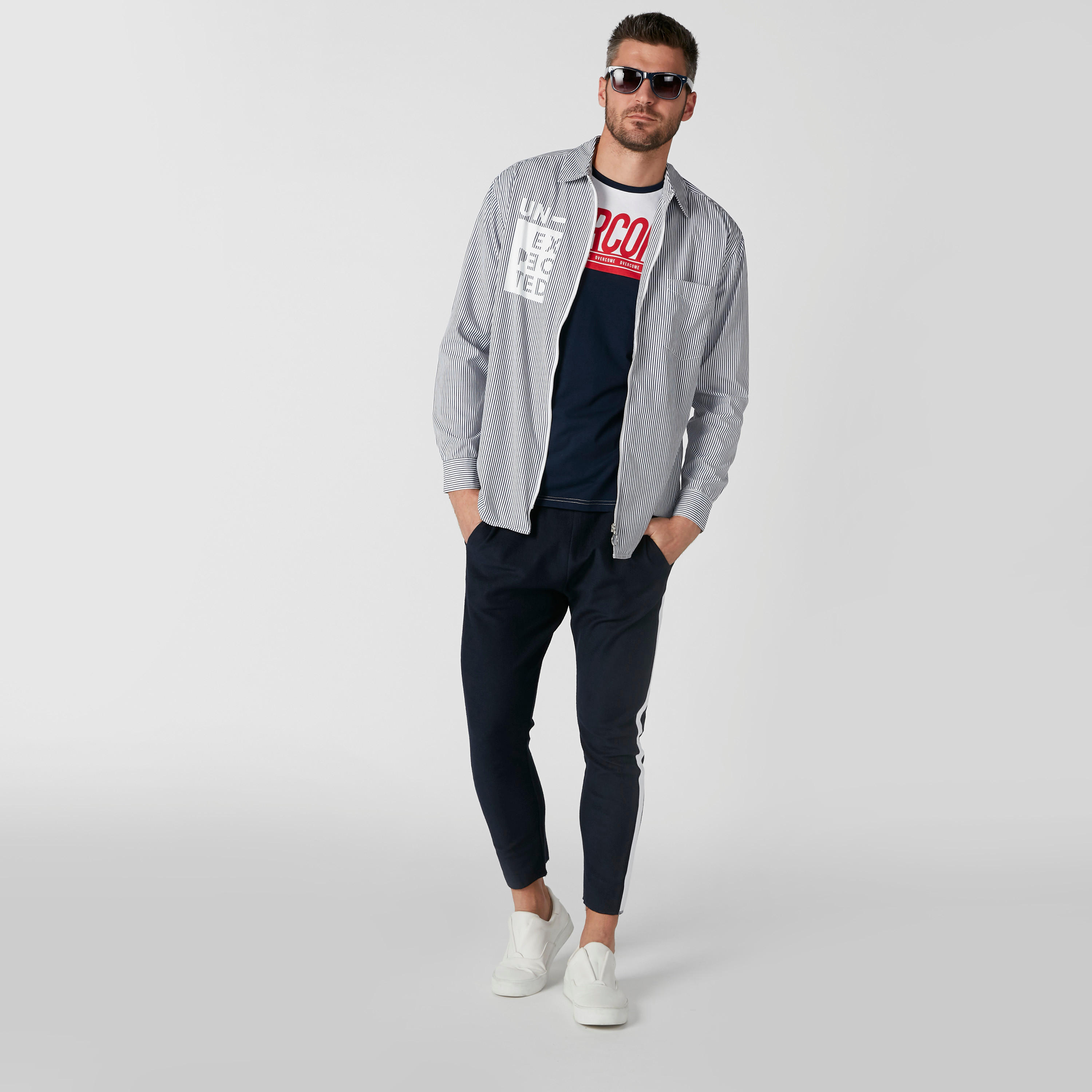 تيشيرت بطبعات وياقة مستديرة وأكمام قصيرة-men-clothing-tshirtsandpolos-tshirts-image-3