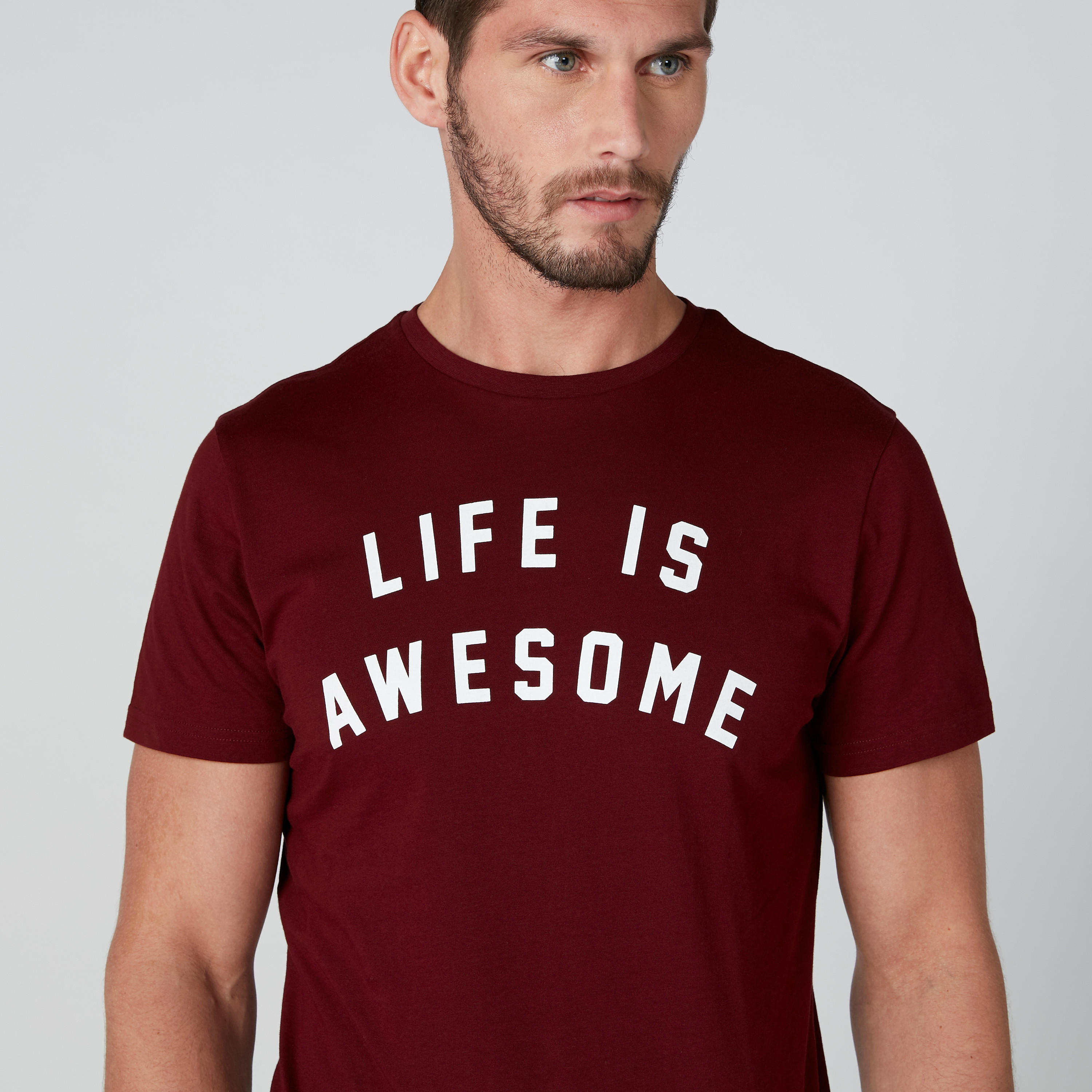 تيشيرت بطبعات وياقة مستديرة وأكمام قصيرة-men-clothing-tshirtsandpolos-tshirts-image-4