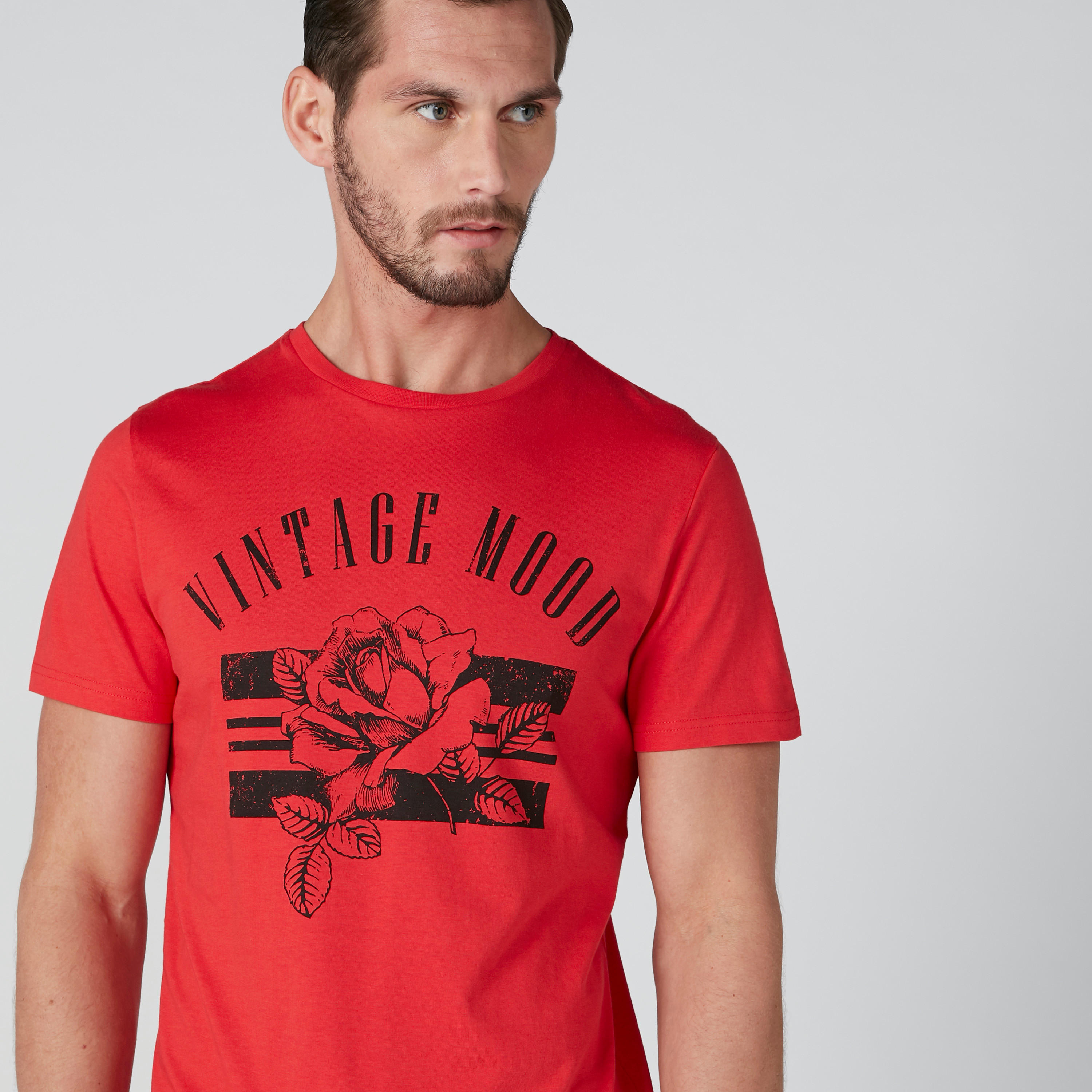 تيشيرت بطبعات وياقة مستديرة وأكمام قصيرة-men-clothing-tshirtsandpolos-tshirts-image-1