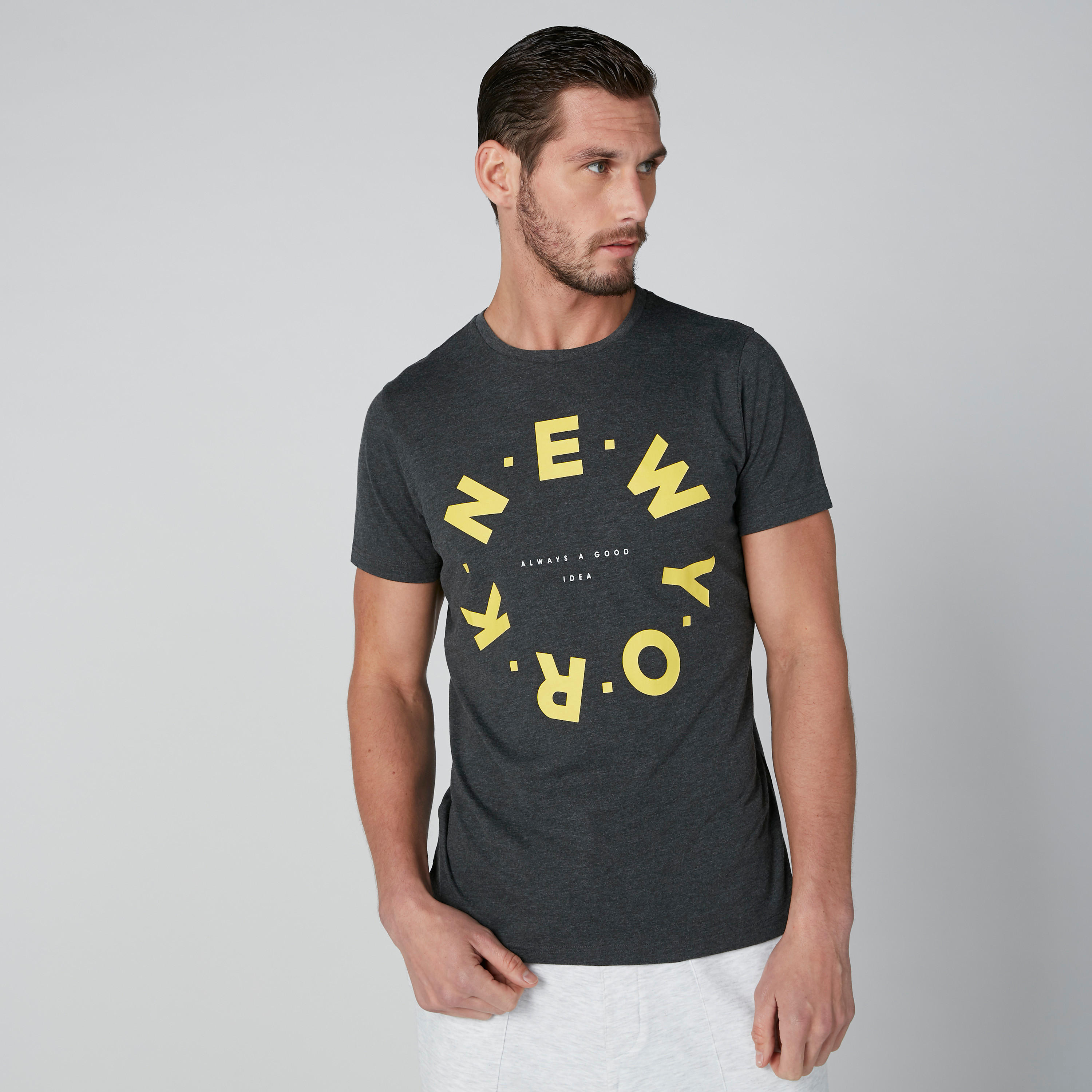 تيشيرت بياقة مستديرة وأكمام قصيرة وطبعات-men-clothing-tshirtsandpolos-tshirts-image-3