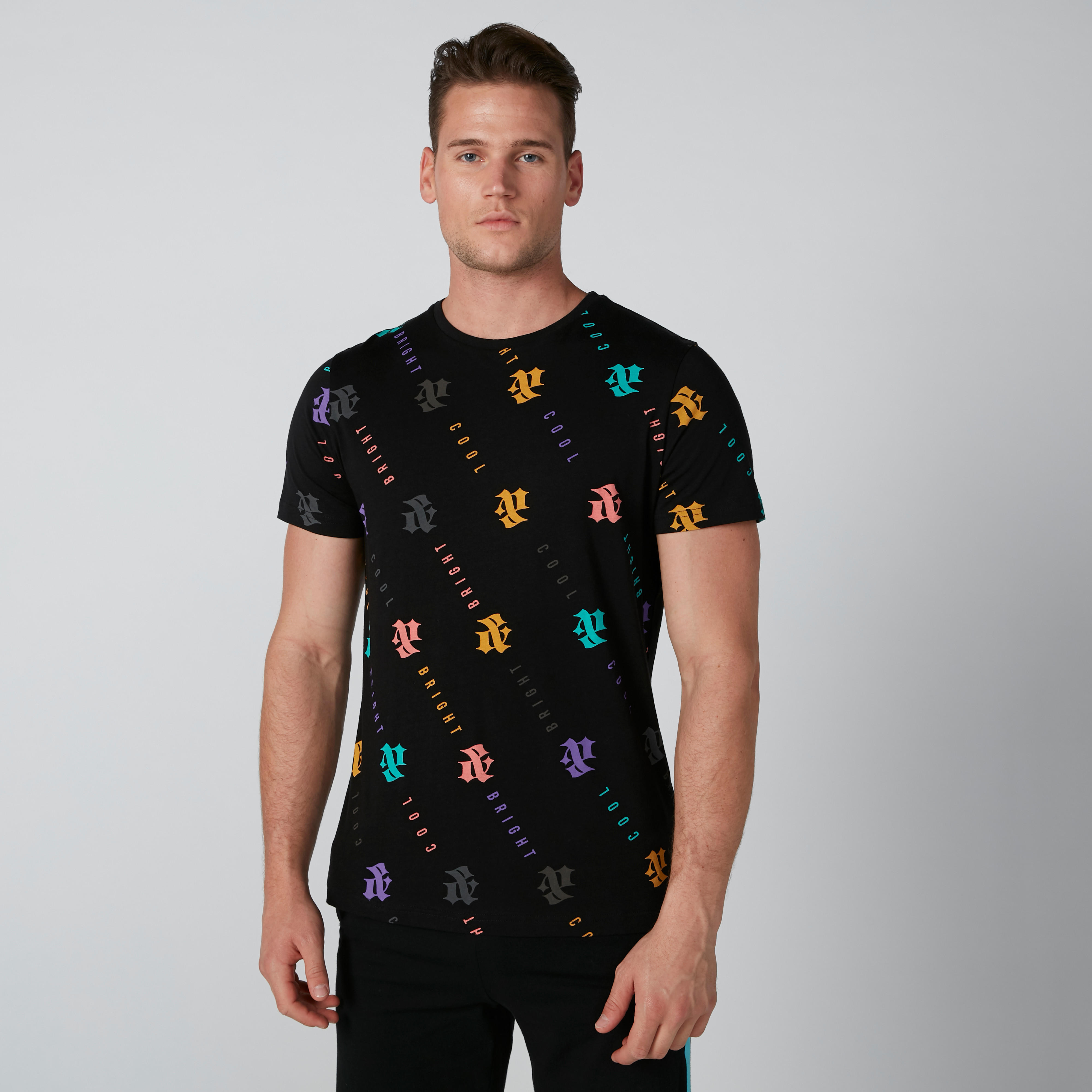 تيشيرت بياقة مستديرة وأكمام قصيرة وطبعات-men-clothing-tshirtsandpolos-tshirts-image-2