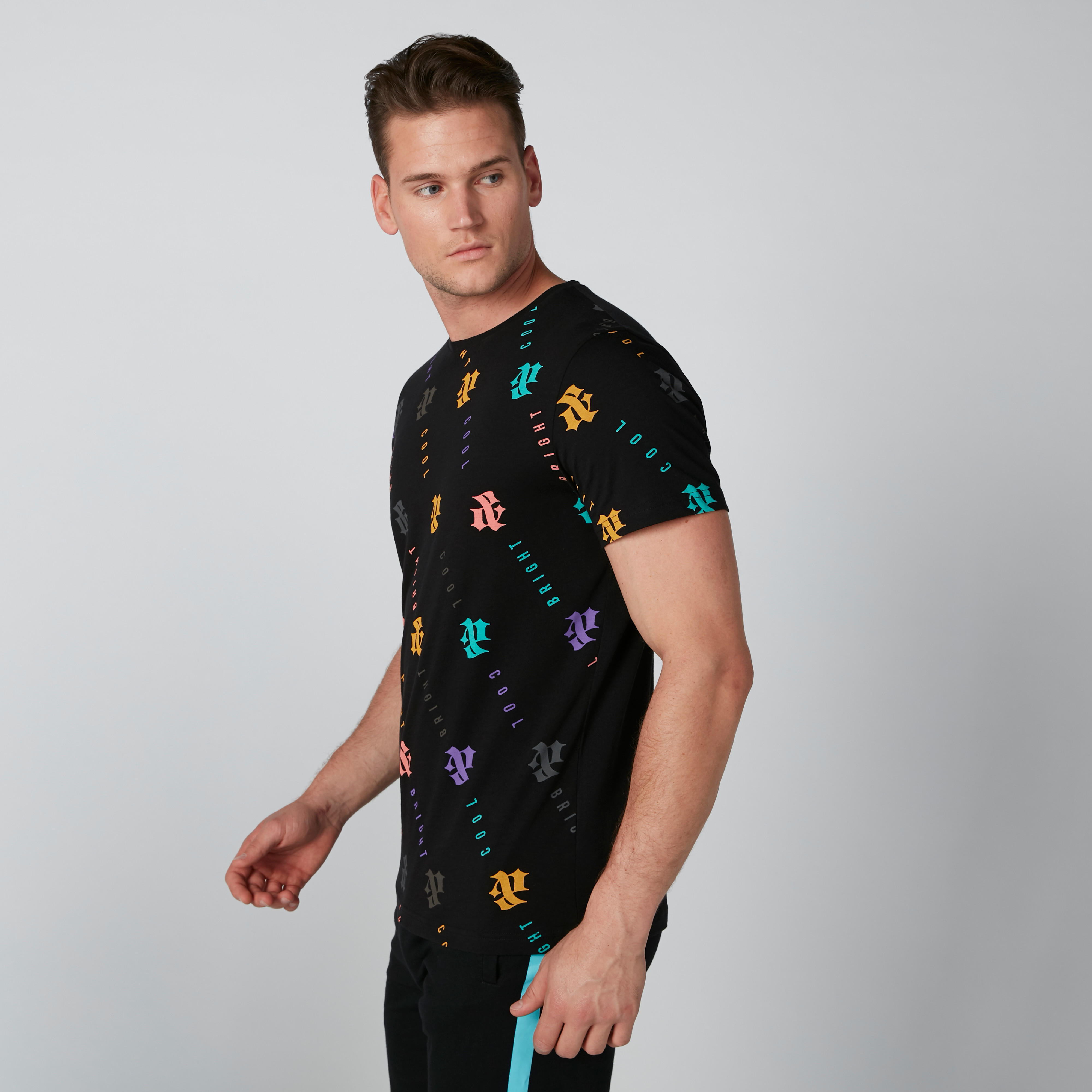 تيشيرت بياقة مستديرة وأكمام قصيرة وطبعات-men-clothing-tshirtsandpolos-tshirts-image-3