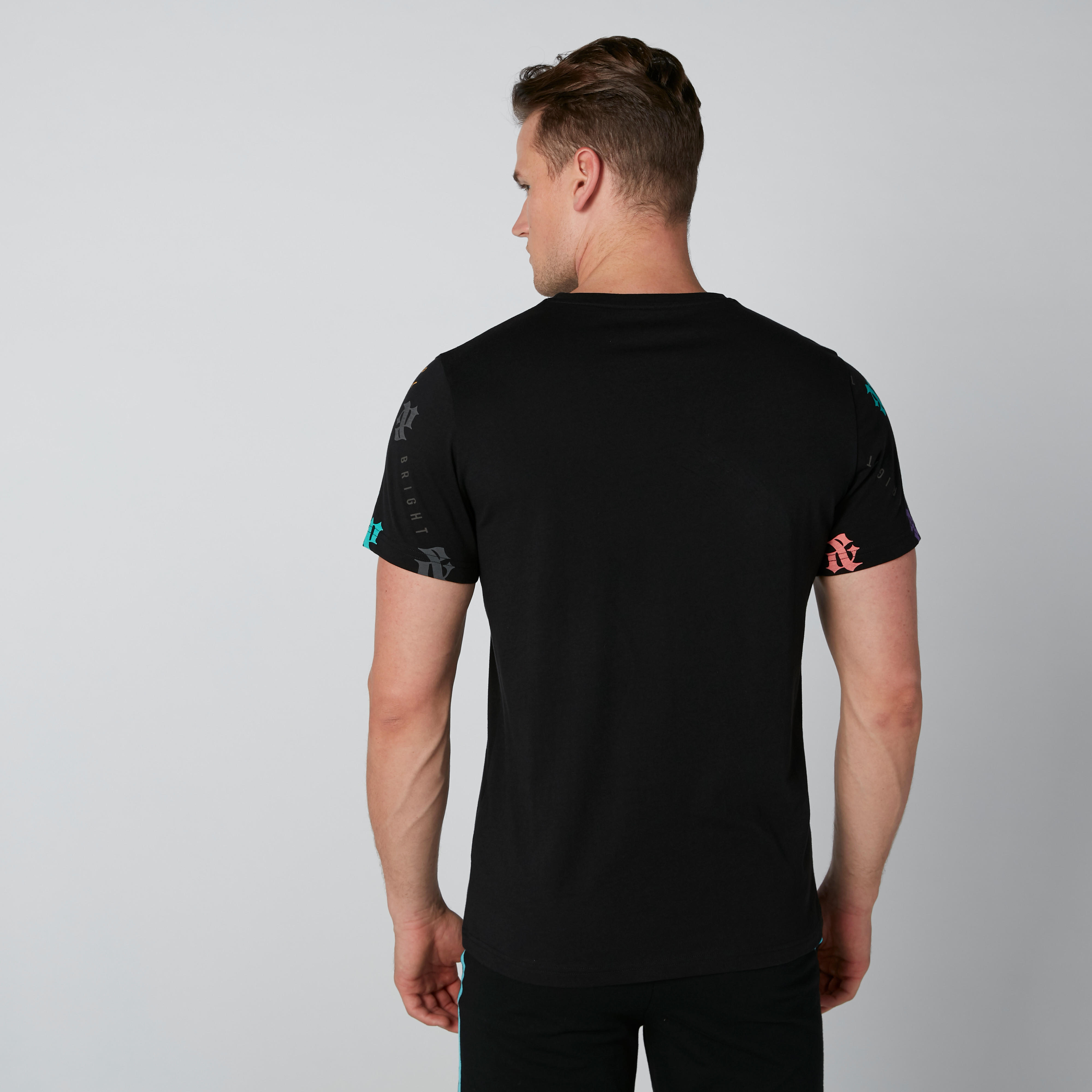 تيشيرت بياقة مستديرة وأكمام قصيرة وطبعات-men-clothing-tshirtsandpolos-tshirts-image-4