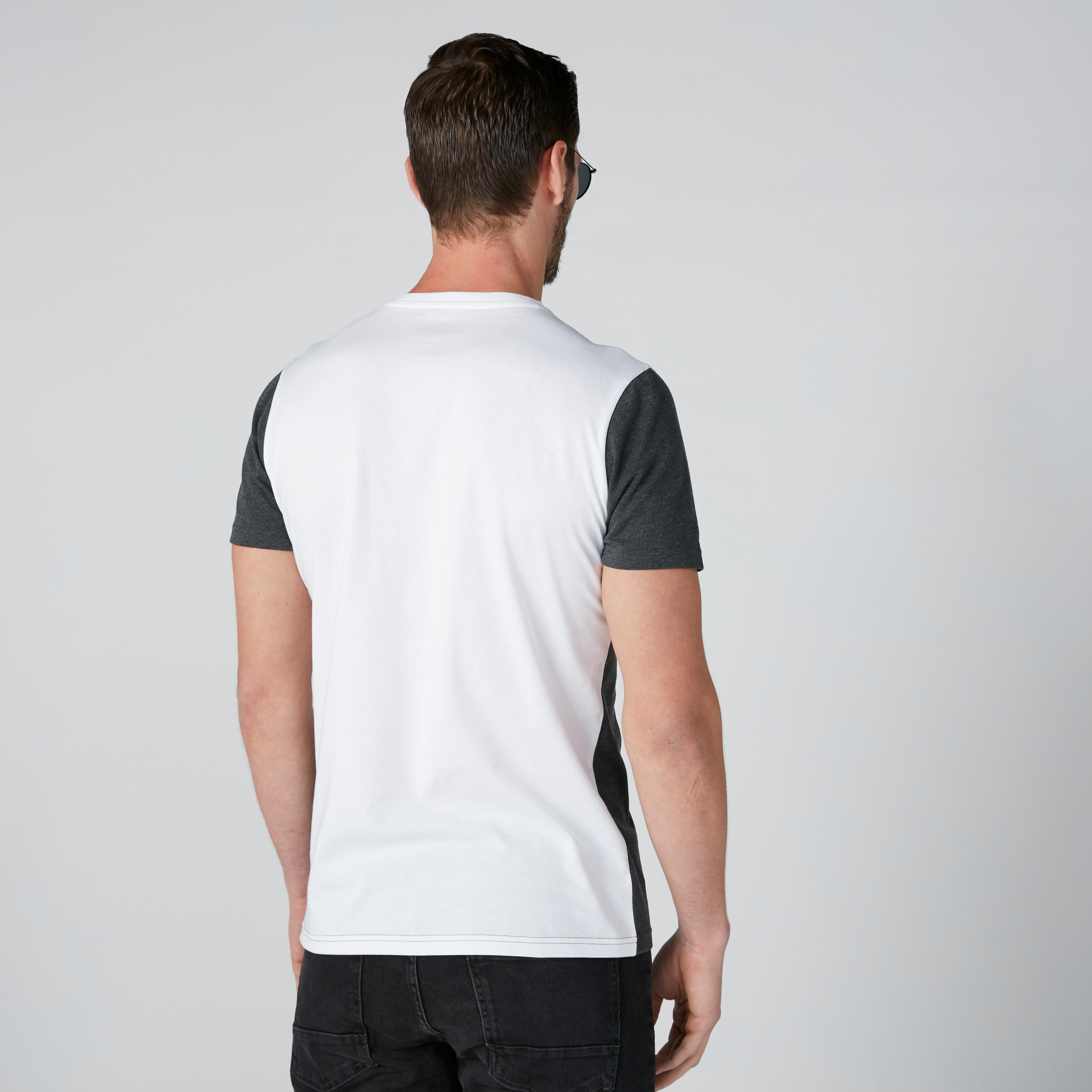 تيشيرت بياقة ضيقة وأكمام قصيرة وطبعات-men-clothing-tshirtsandpolos-tshirts-image-3