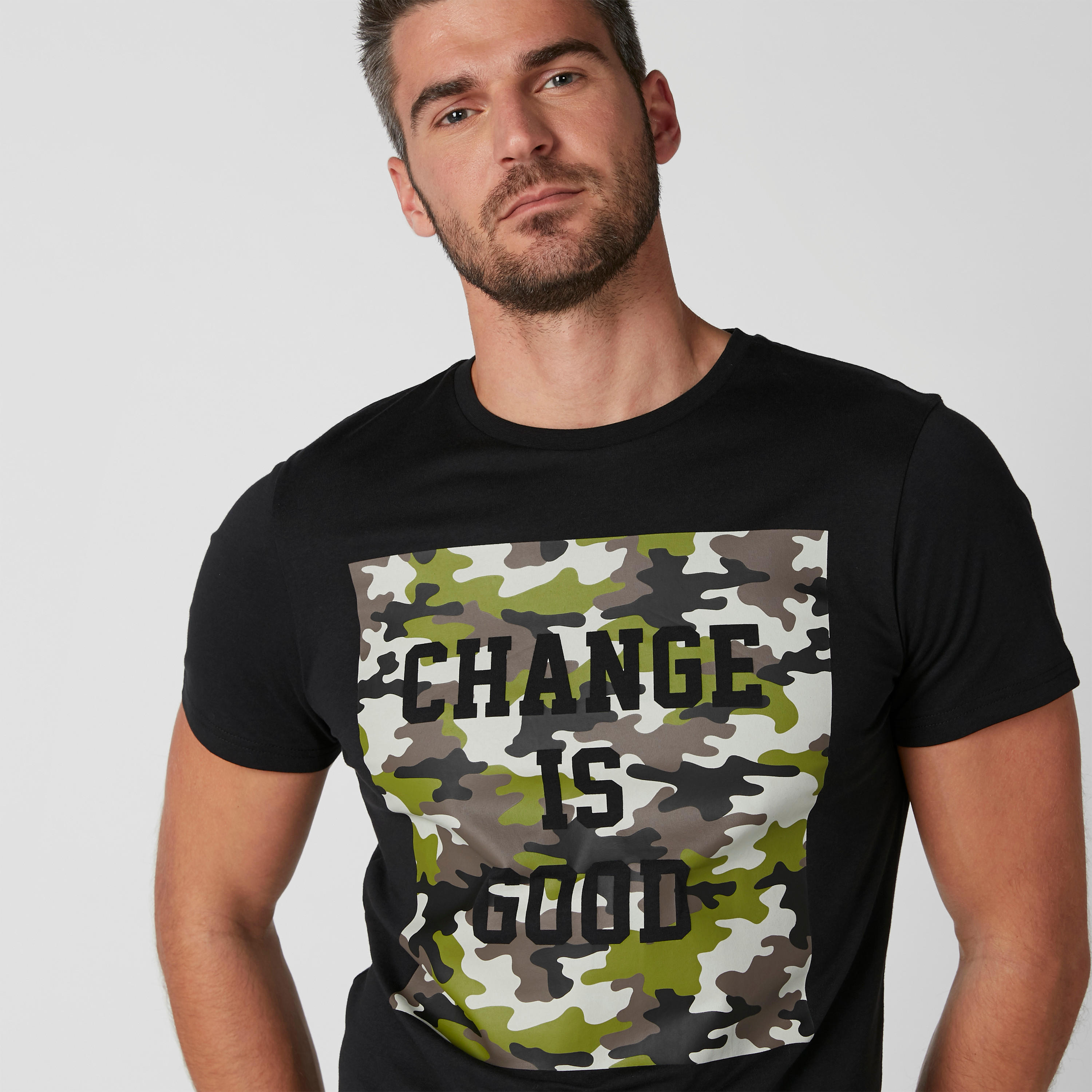 تيشيرت بطبعات وياقة مستديرة وأكمام قصيرة-men-clothing-tshirtsandpolos-tshirts-image-1