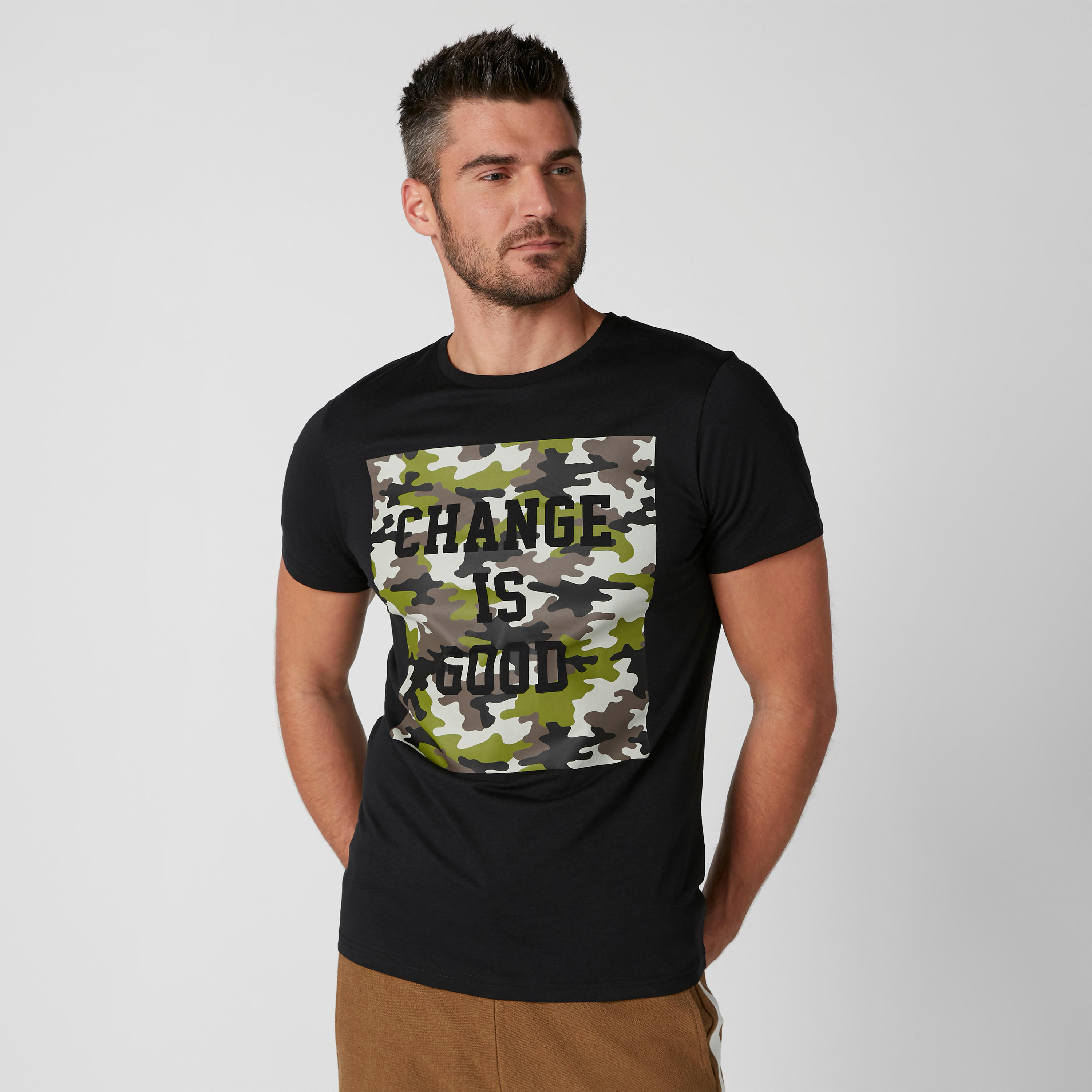 تيشيرت بطبعات وياقة مستديرة وأكمام قصيرة-men-clothing-tshirtsandpolos-tshirts-image-4