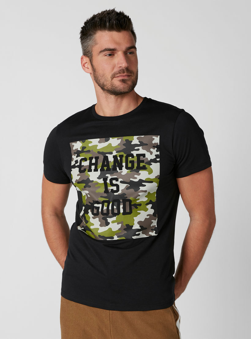 تيشيرت بطبعات وياقة مستديرة وأكمام قصيرة-men-clothing-tshirtsandpolos-tshirts-image-4