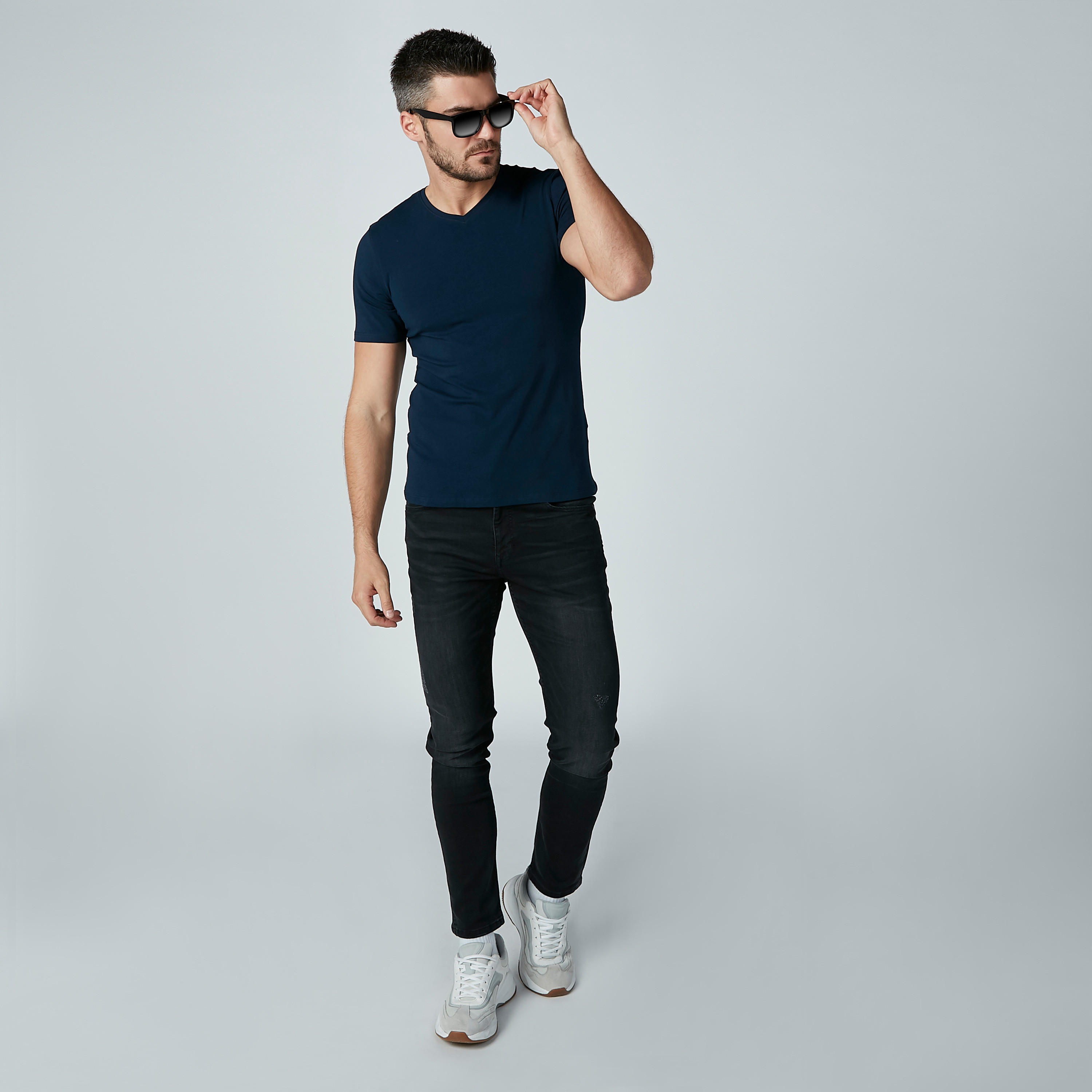 تيشيرت سادة بياقة V وأكمام قصيرة-men-clothing-tshirtsandpolos-tshirts-image-4