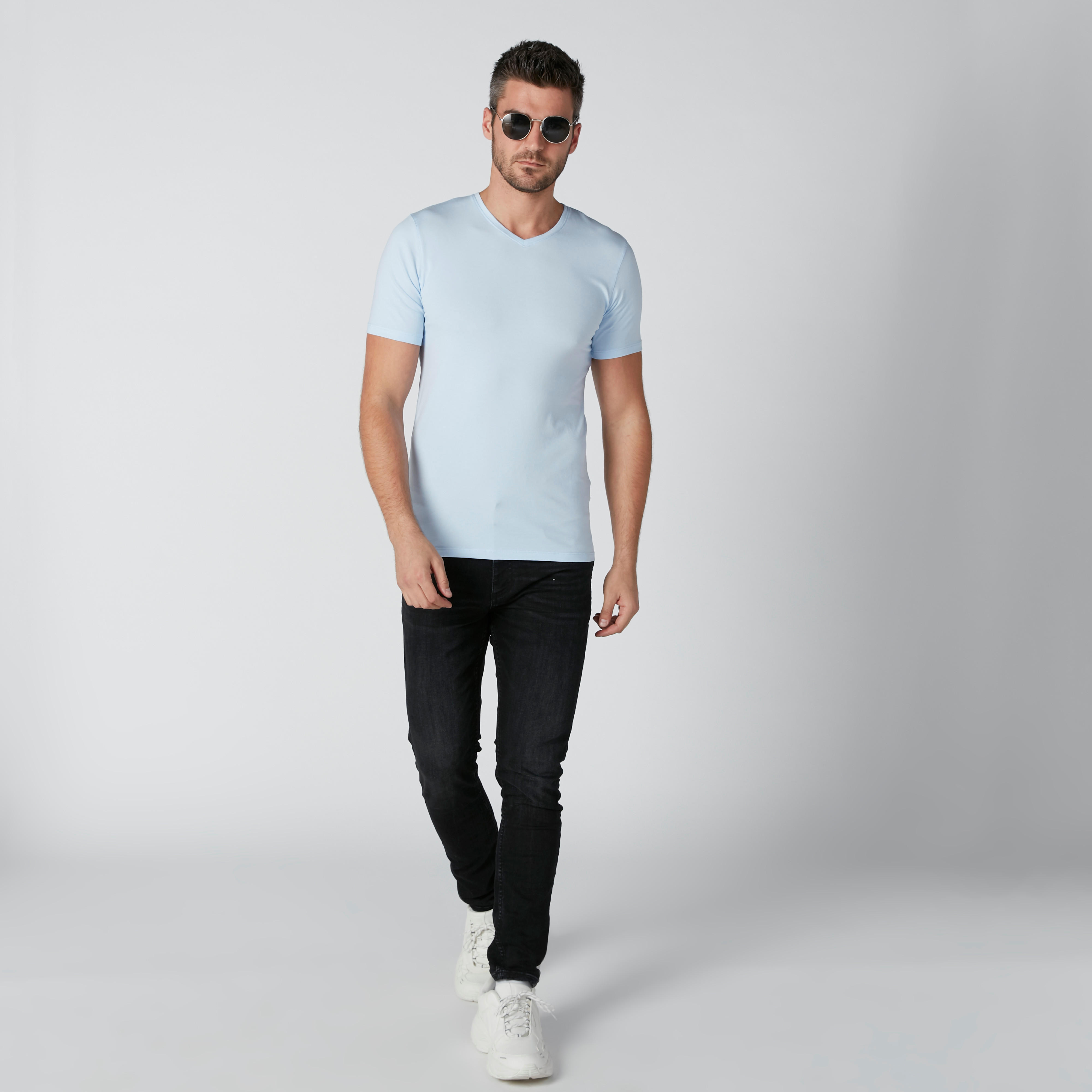 تيشيرت بياقة V وأكمام قصيرة-men-clothing-tshirtsandpolos-tshirts-image-1