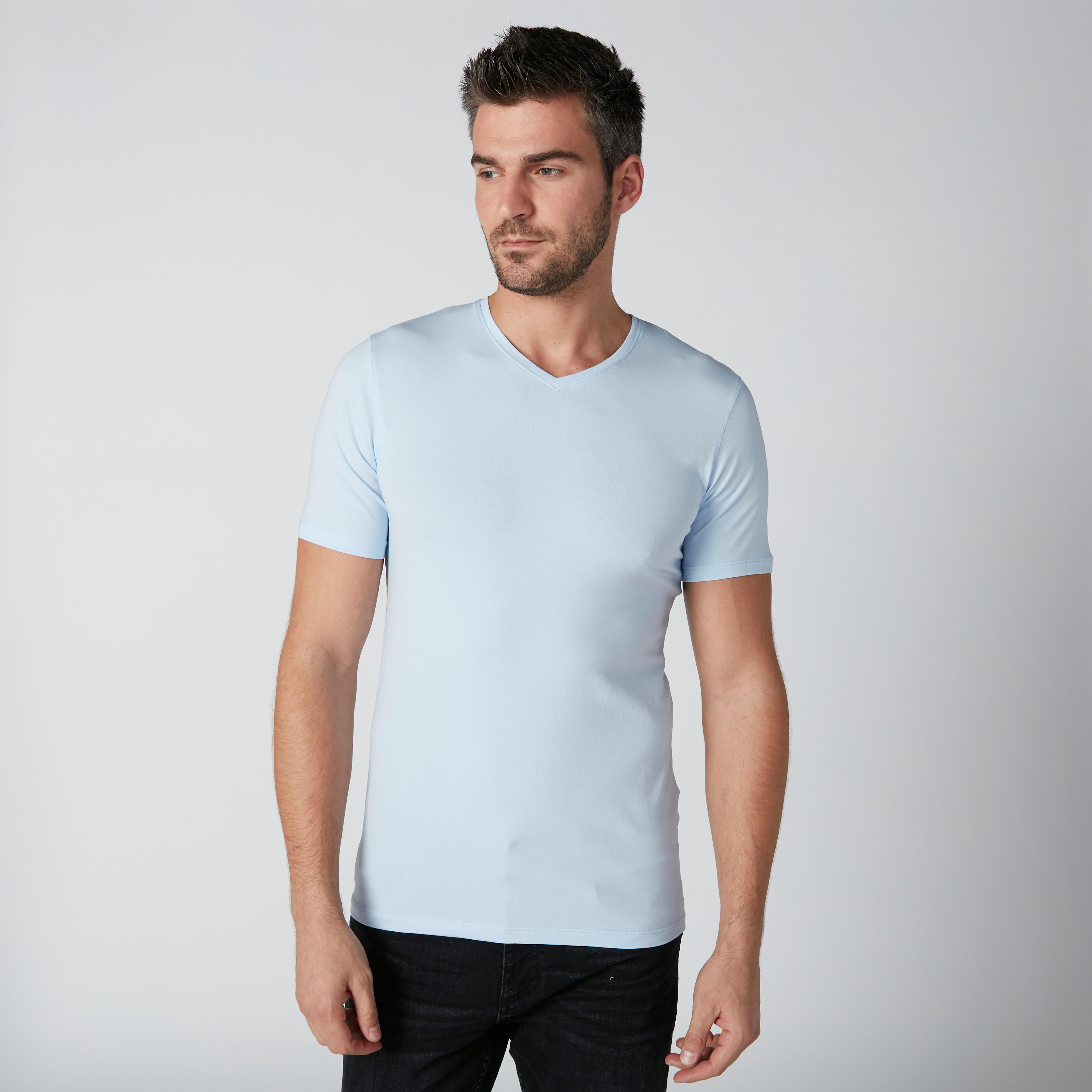 تيشيرت بياقة V وأكمام قصيرة-men-clothing-tshirtsandpolos-tshirts-image-2