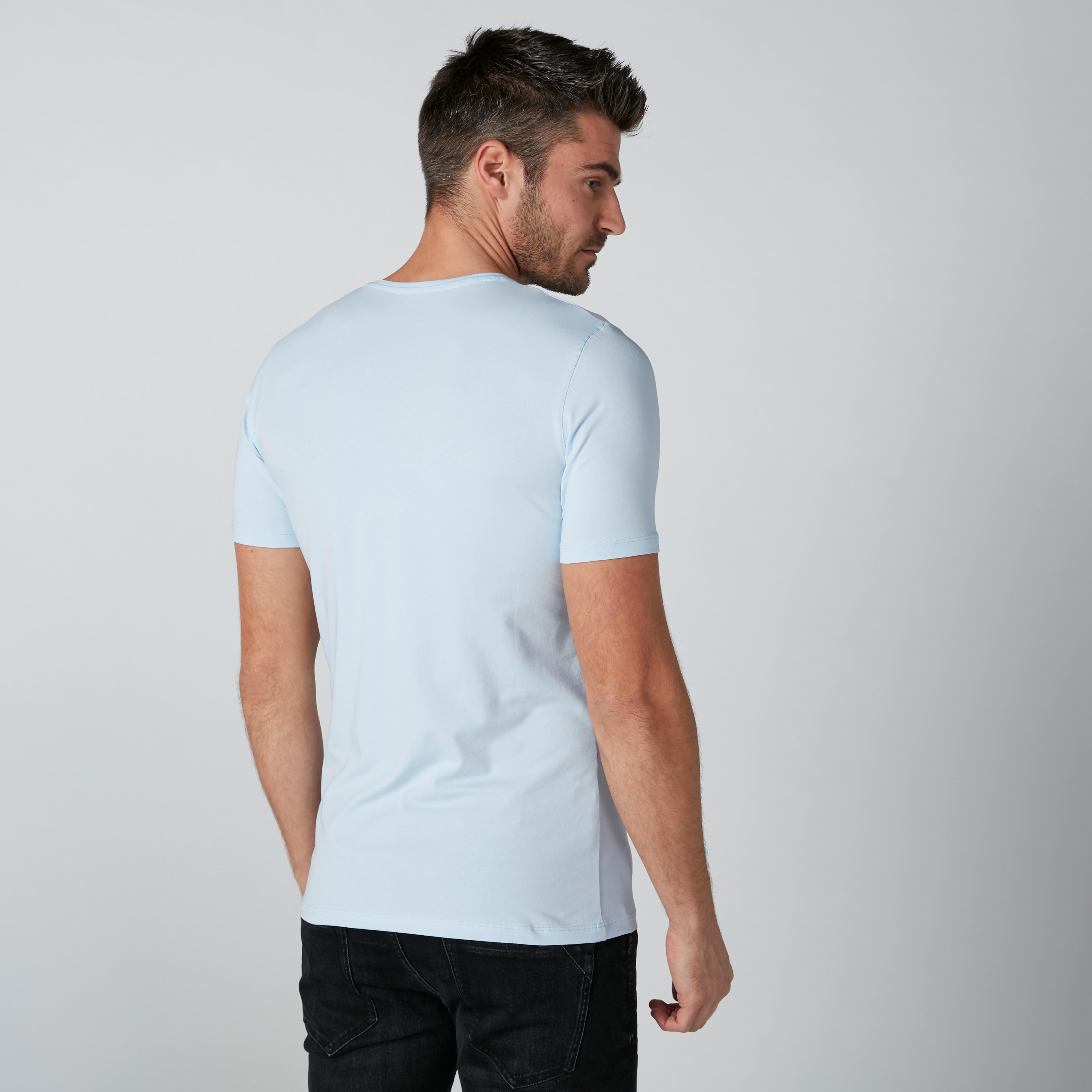 تيشيرت بياقة V وأكمام قصيرة-men-clothing-tshirtsandpolos-tshirts-image-3