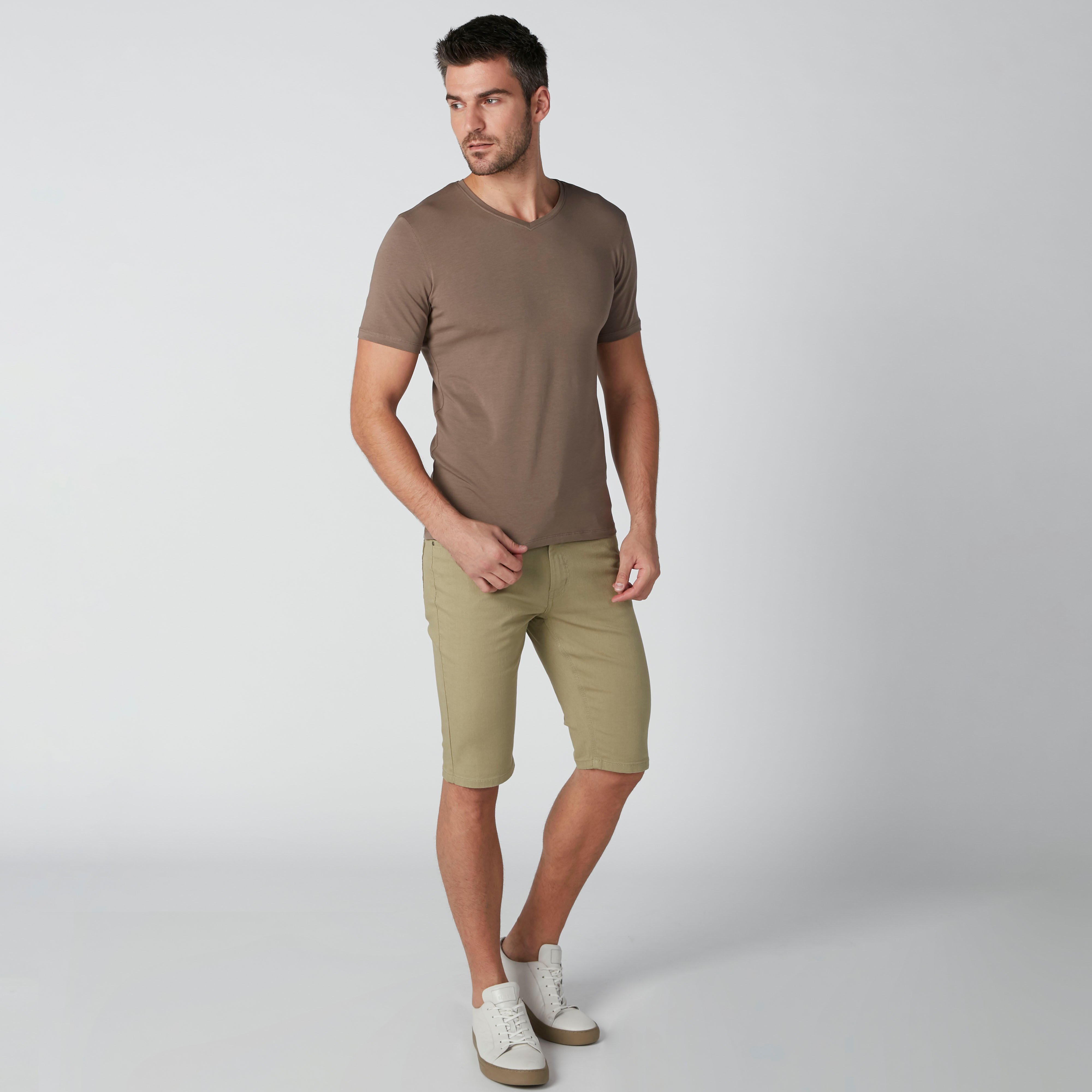 تيشيرت بقصّة سليم وياقة V وأكمام قصيرة-men-clothing-tshirtsandpolos-tshirts-image-1