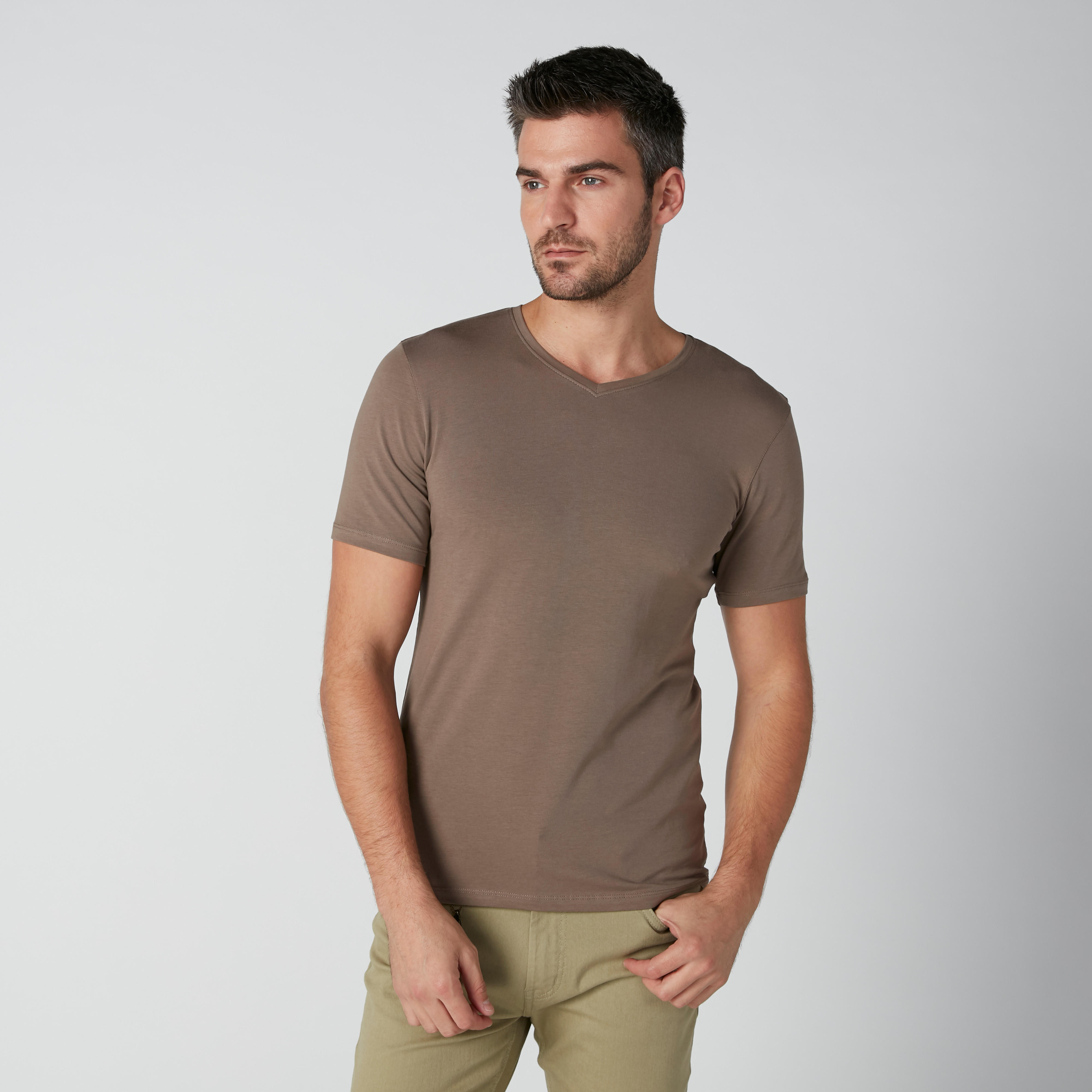 تيشيرت بقصّة سليم وياقة V وأكمام قصيرة-men-clothing-tshirtsandpolos-tshirts-image-2