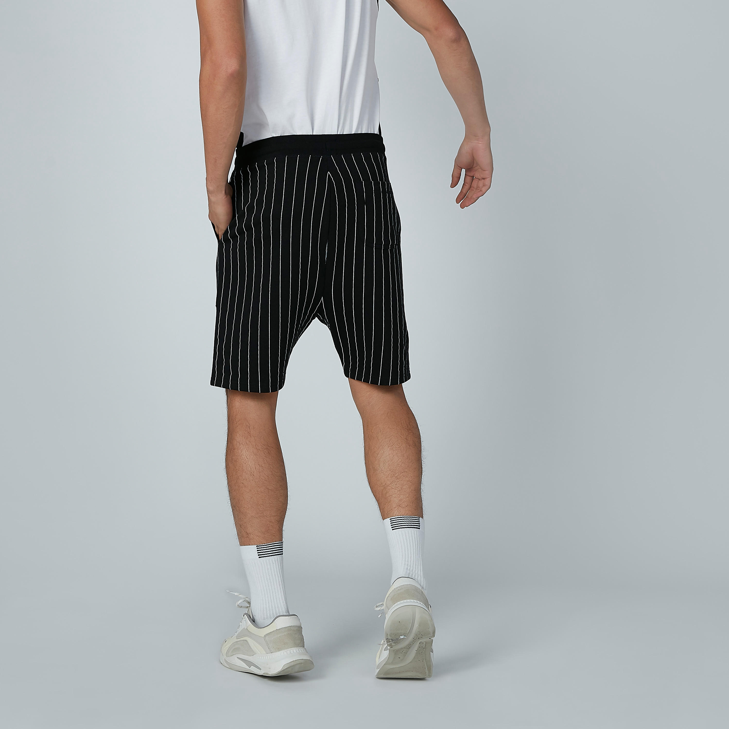 شورت مقلّم بجيوب-men-clothing-bottoms-shorts-image-4